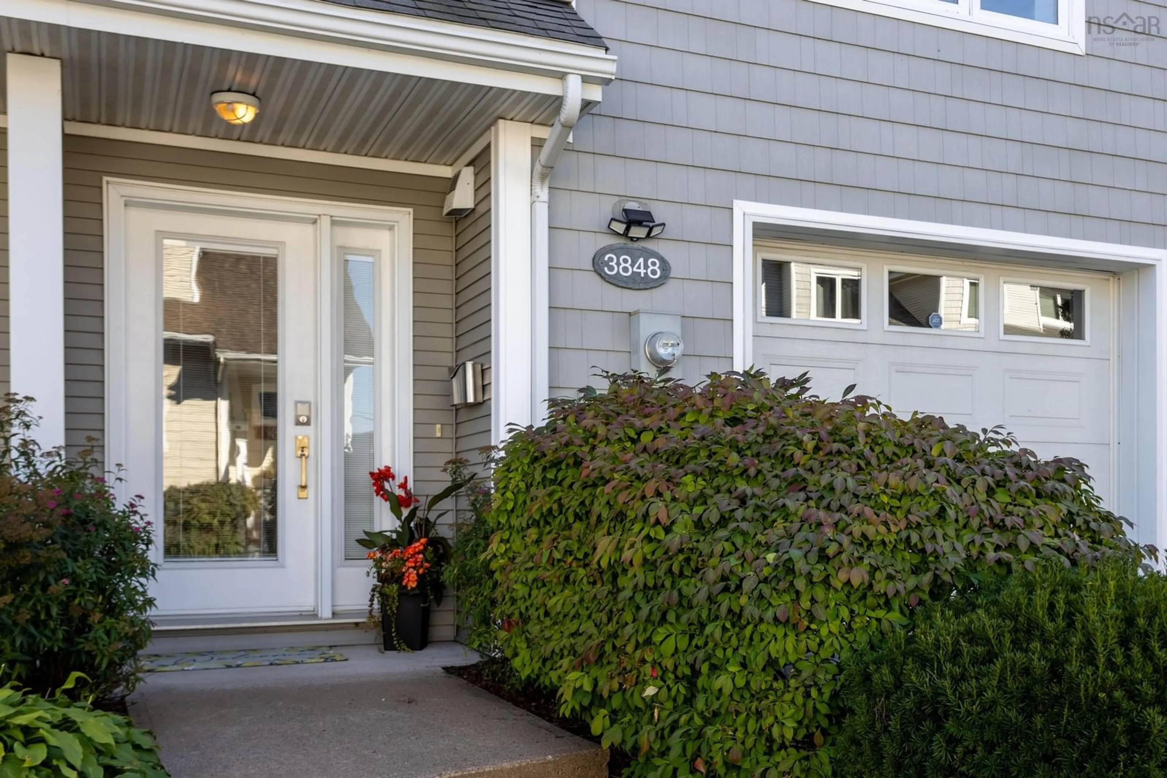 Indoor entryway for 3848 Mont Blanc Terr, Halifax Peninsula Nova Scotia B3K 6R3