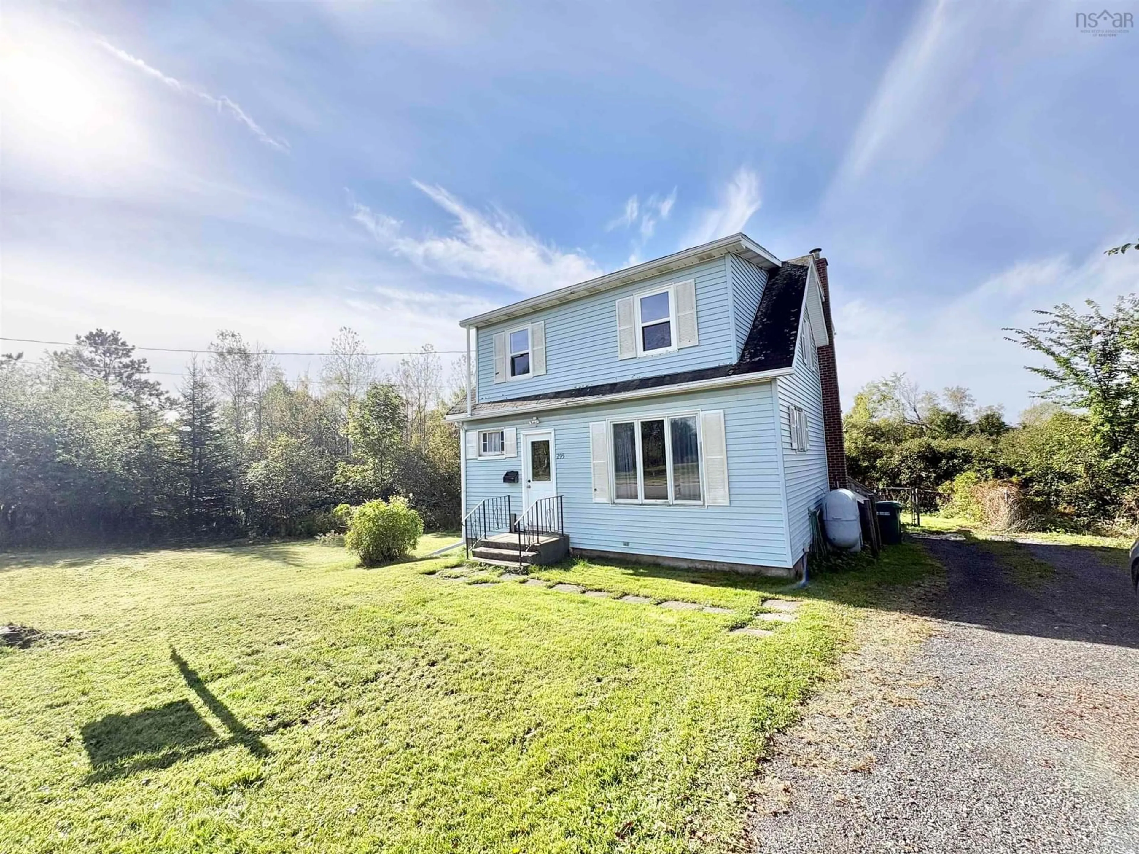 A pic from outside/outdoor area/front of a property/back of a property/a pic from drone, building for 295 Park St, New Glasgow Nova Scotia B2H 5B7