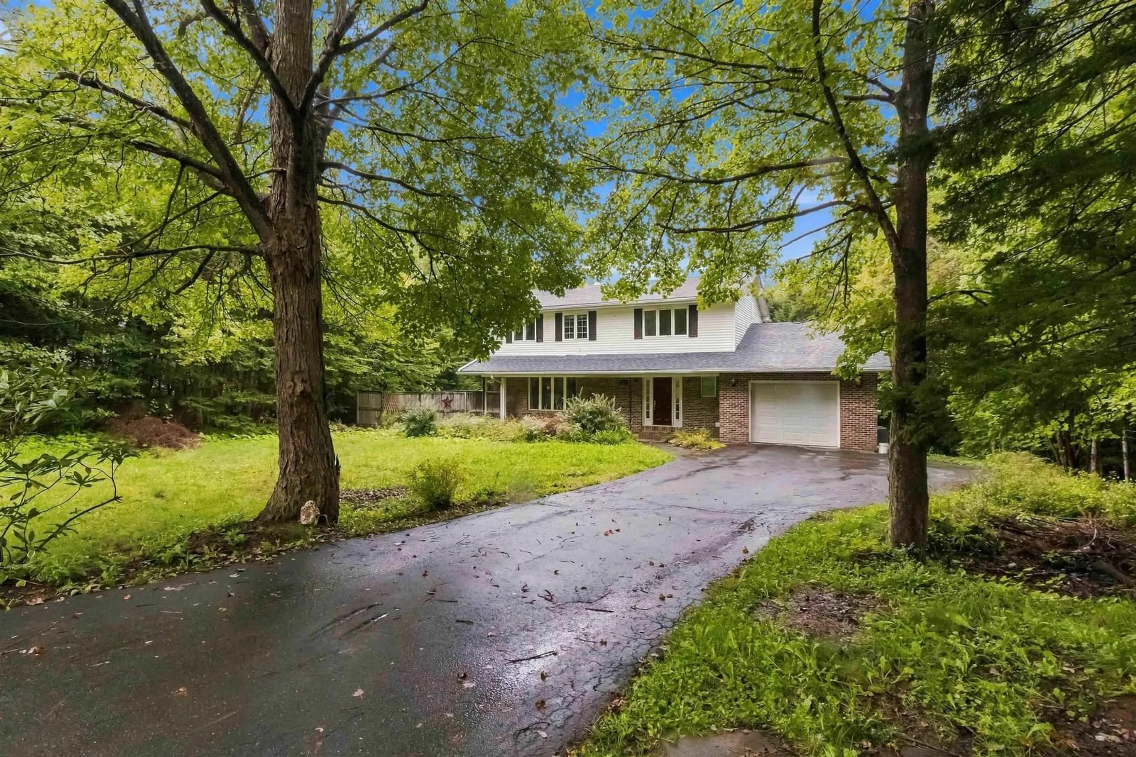 A pic from outside/outdoor area/front of a property/back of a property/a pic from drone, street for 251 Howe Avenue Ave, Fall River Nova Scotia B2T 1H7