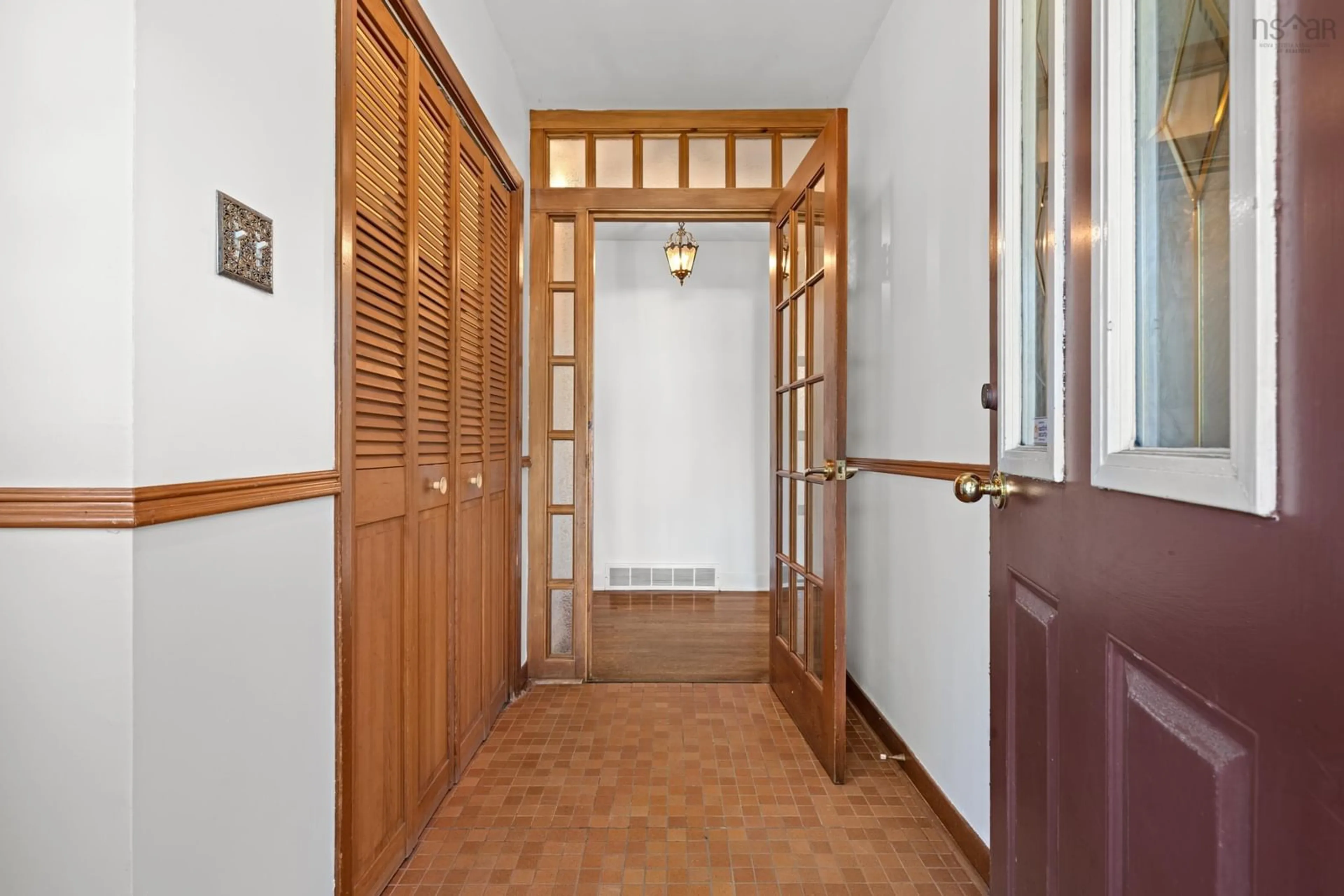 Indoor foyer for 40 Castle Hill Dr, Halifax Nova Scotia B3M 3A3
