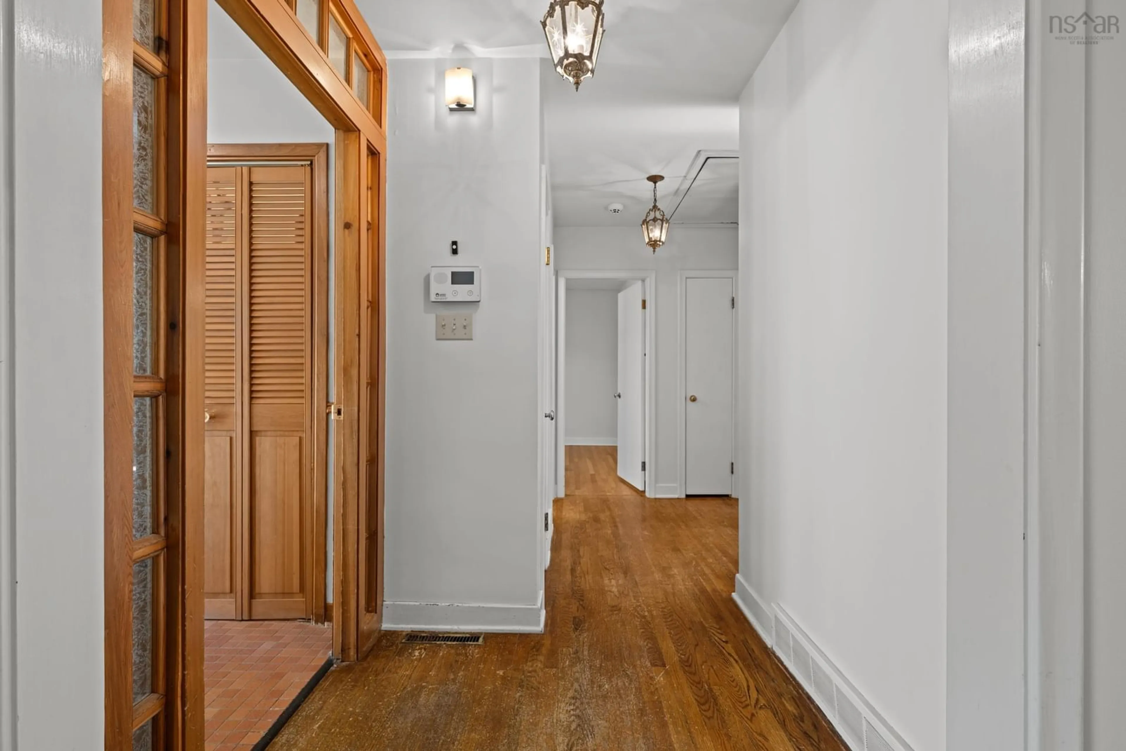 Indoor foyer for 40 Castle Hill Dr, Halifax Nova Scotia B3M 3A3
