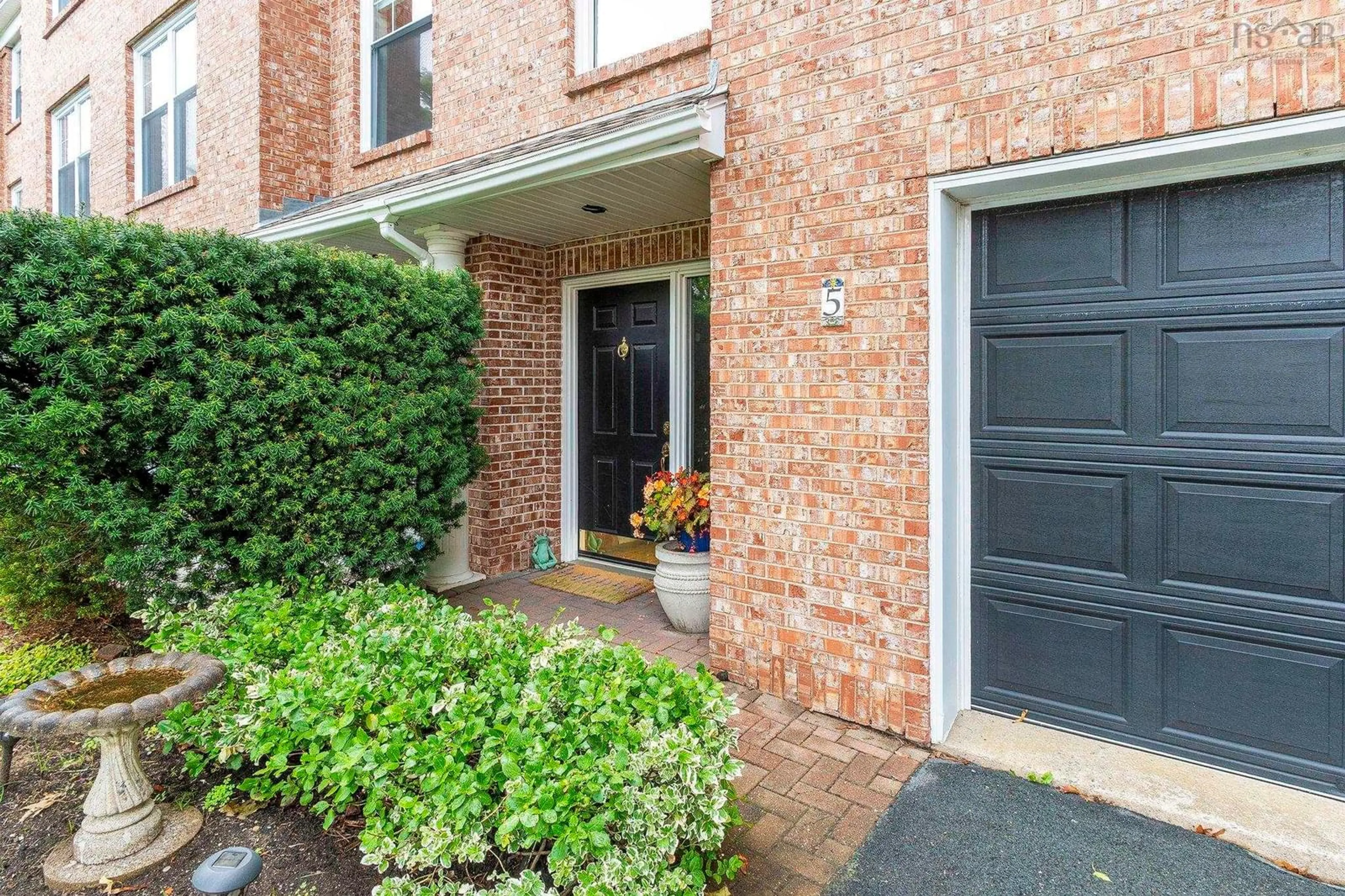 Unknown for 5 Arthur Lismer Crt, Bedford Nova Scotia B4A 4B4