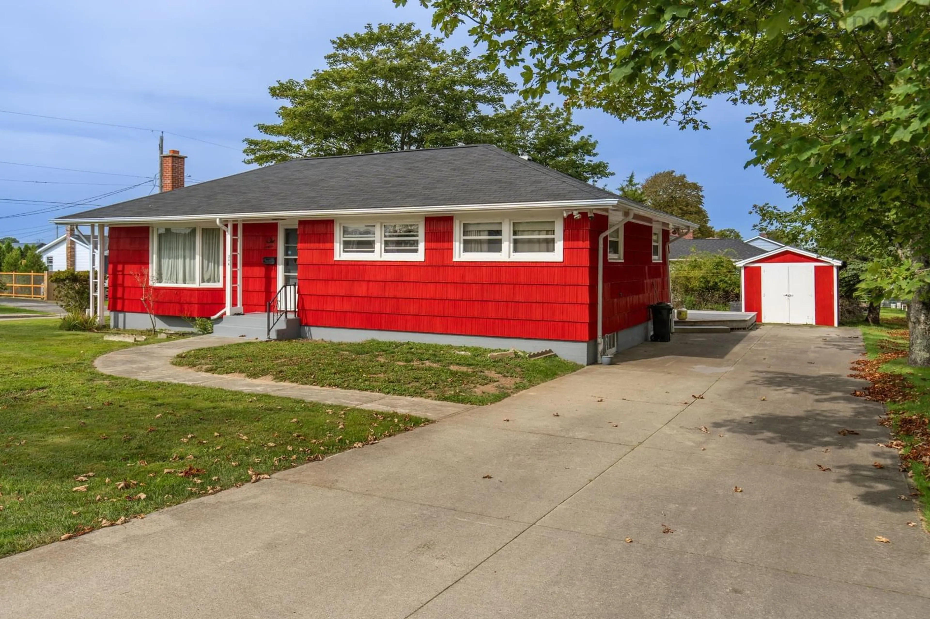 Home with vinyl exterior material, street for 306 Pleasant St, Yarmouth Nova Scotia B5A 2K8