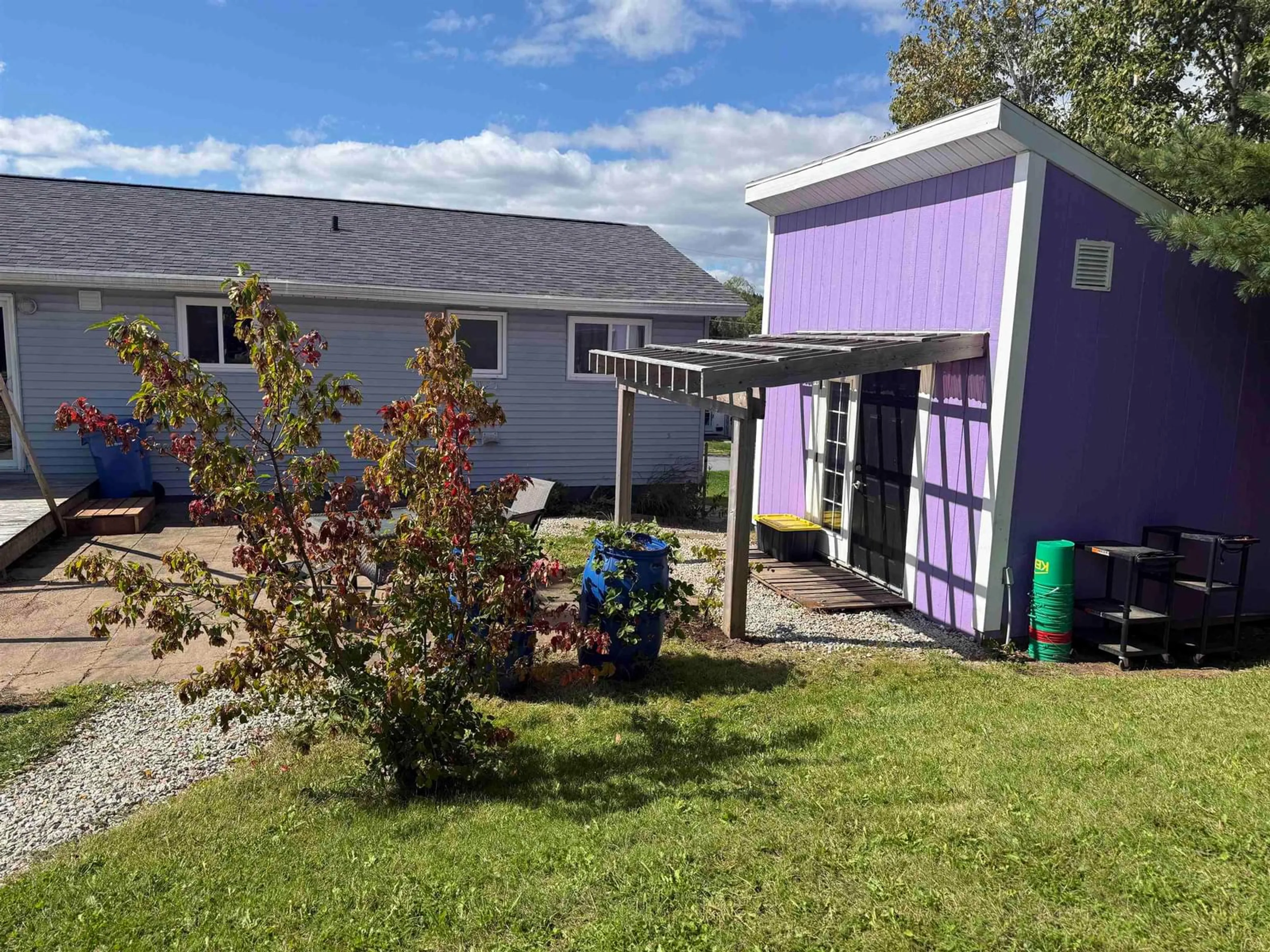 A pic from outside/outdoor area/front of a property/back of a property/a pic from drone, unknown for 131 Churchill Downs Cir, Lower Sackville Nova Scotia B4E 2J5