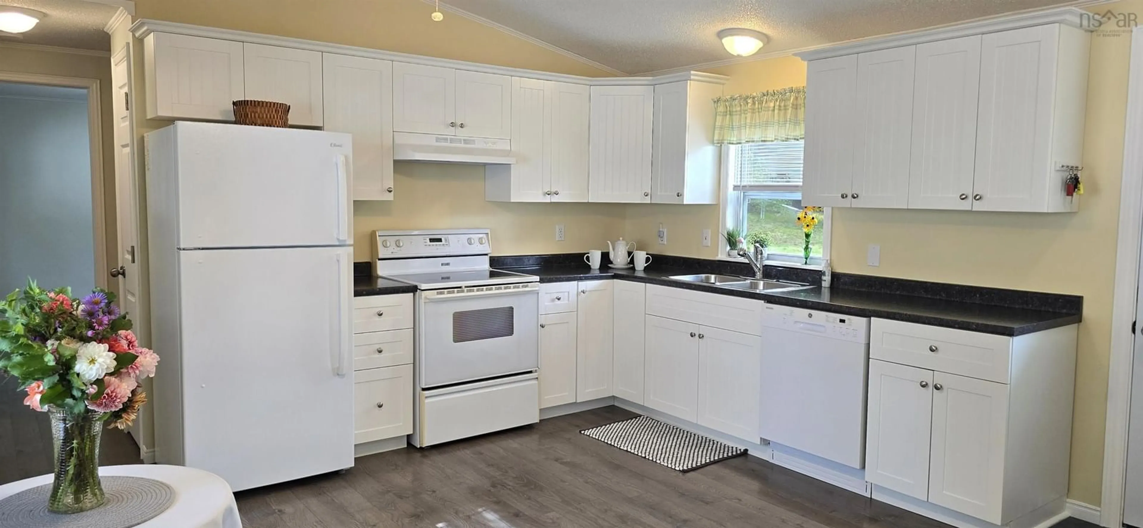 Standard kitchen, unknown for 33 Spring Cres, Bridgewater Nova Scotia B4V 3G3
