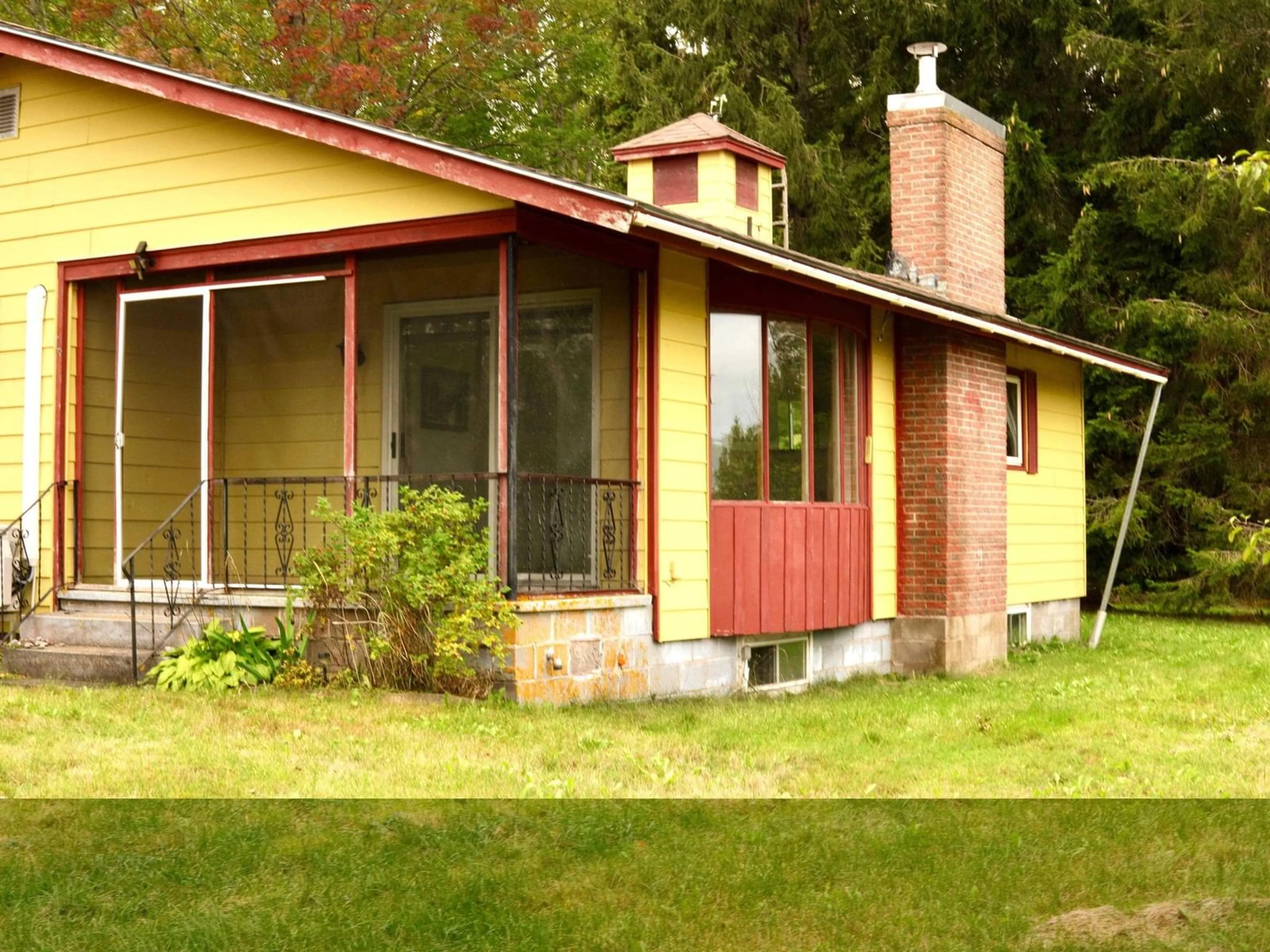 Home with vinyl exterior material, unknown for 429 Victoria Rd, Nicholsville Nova Scotia B0P 1C0