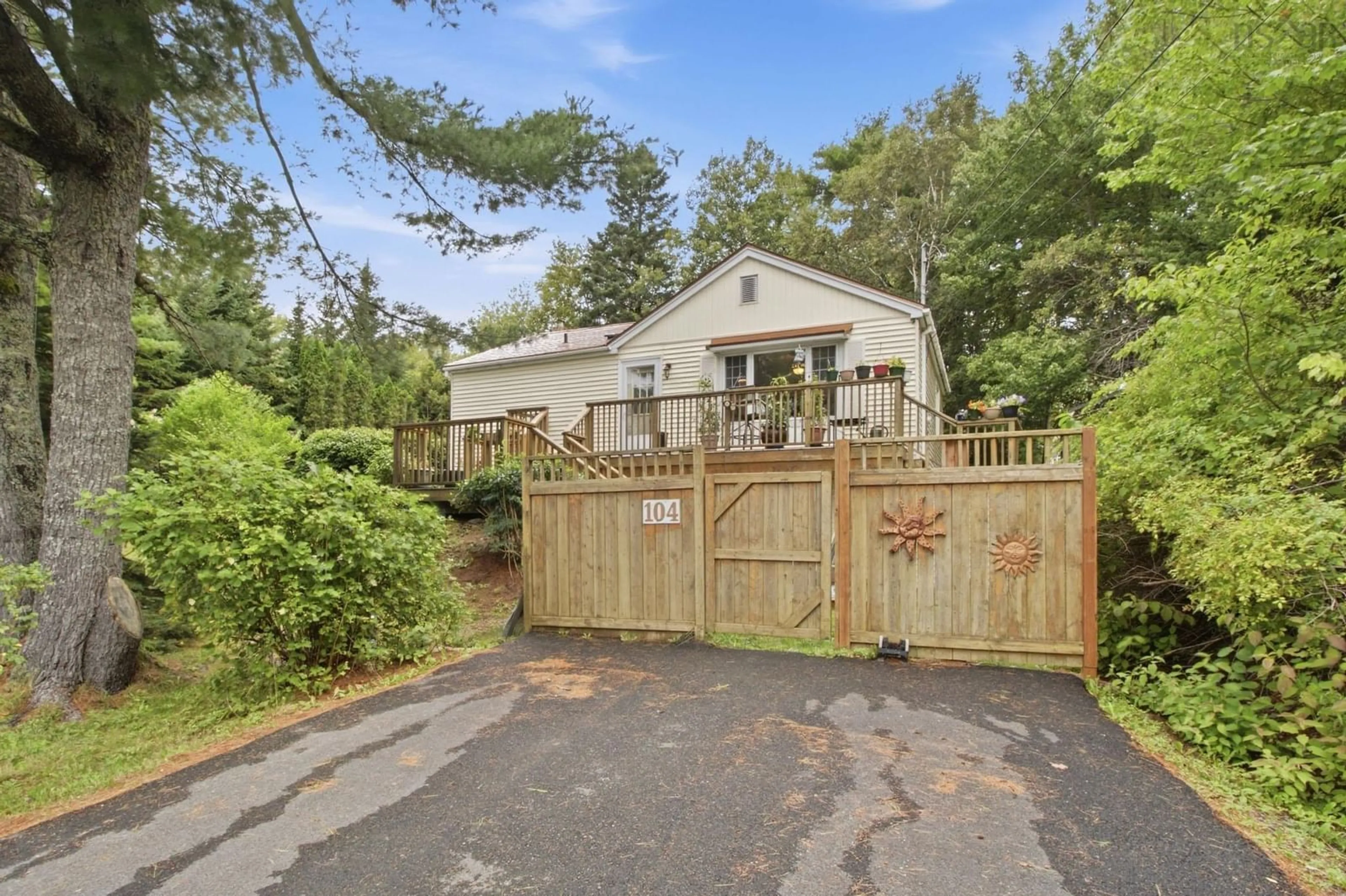 Unknown for 104 Lakeview Ave, Middle Sackville Nova Scotia B4E 3B5
