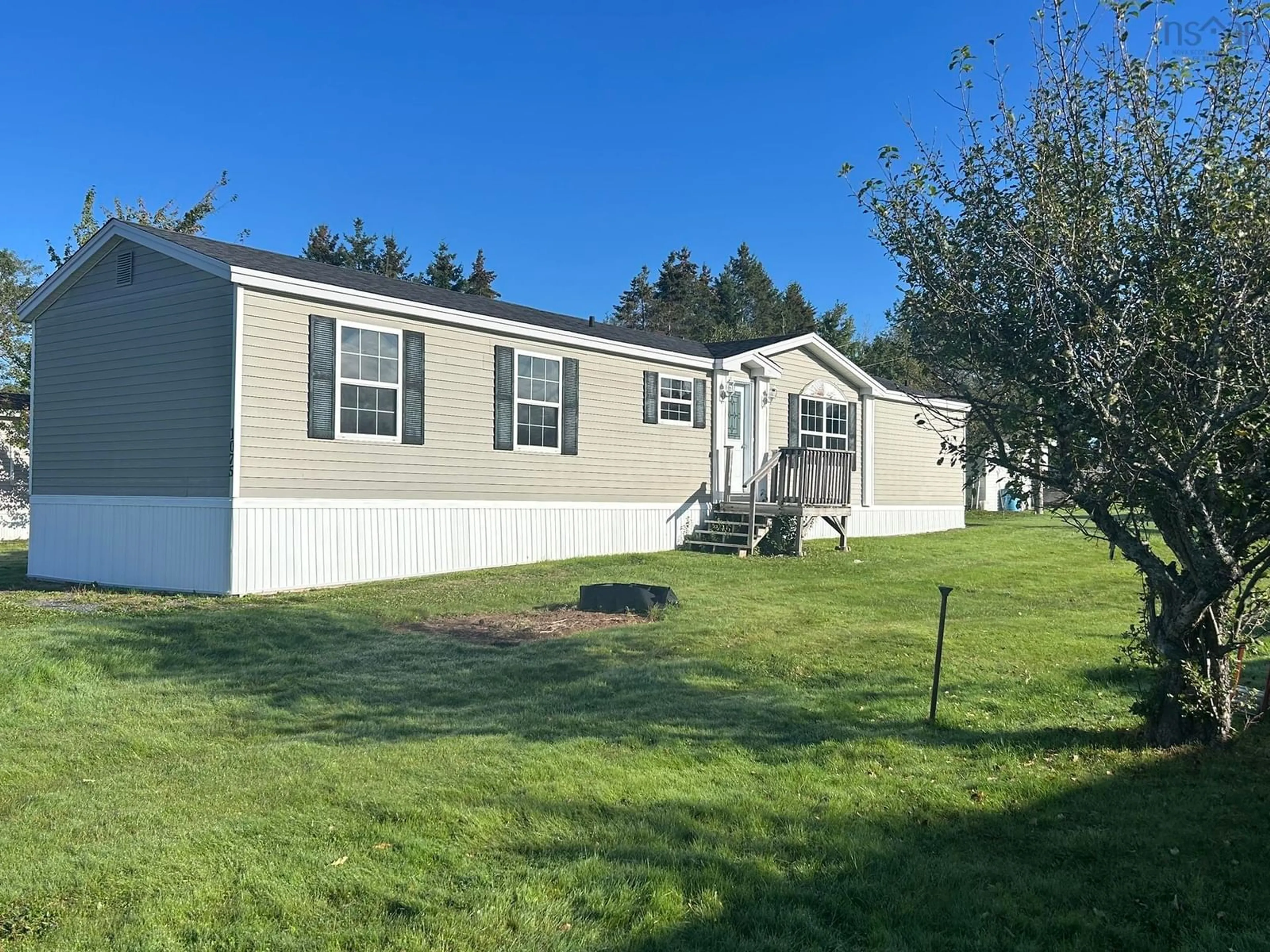Home with vinyl exterior material, unknown for 1075 Waddens Crt, Westville Nova Scotia B0K 2A0