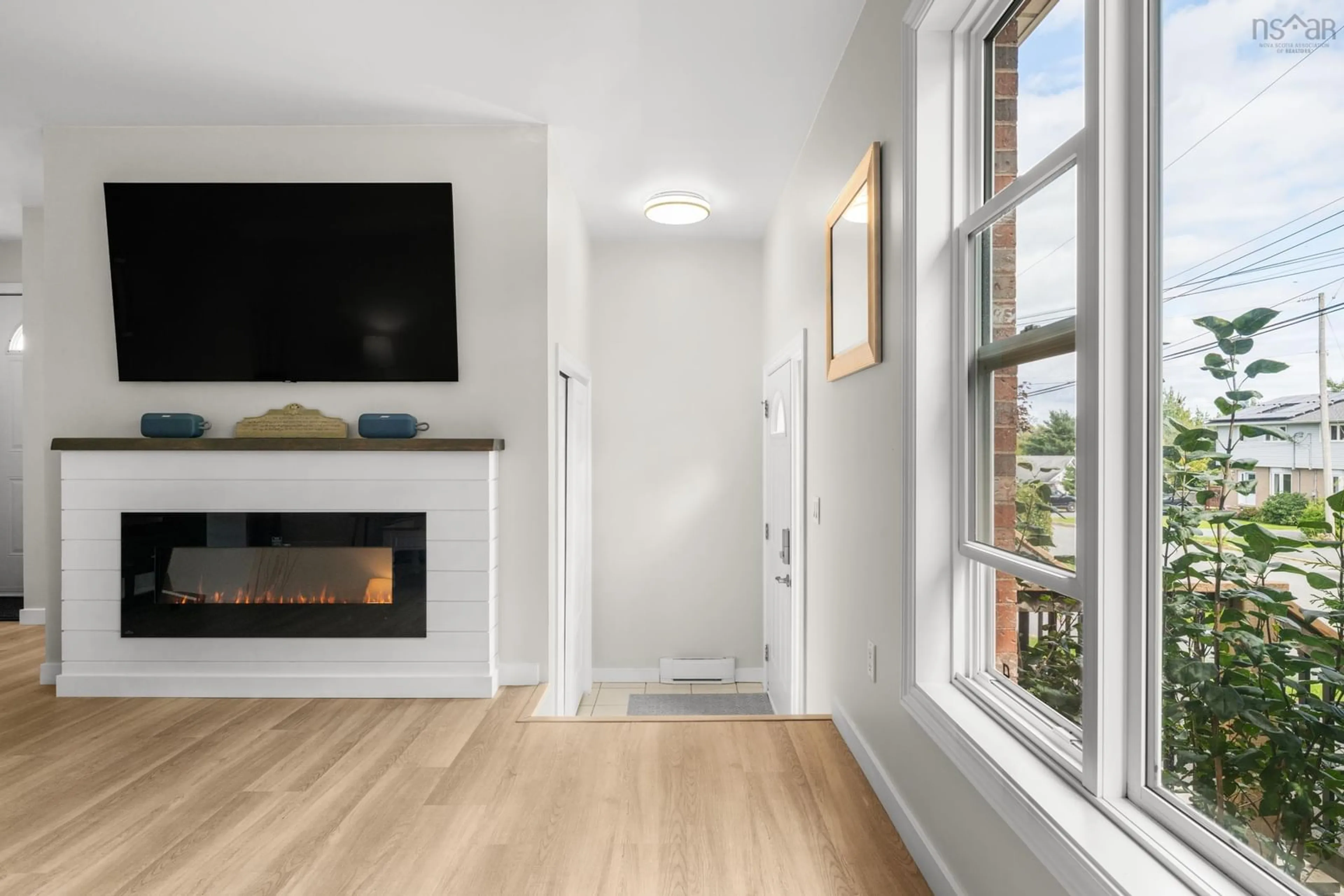 Indoor entryway for 20 Stratford Dr, Cole Harbour Nova Scotia B2V 2M6