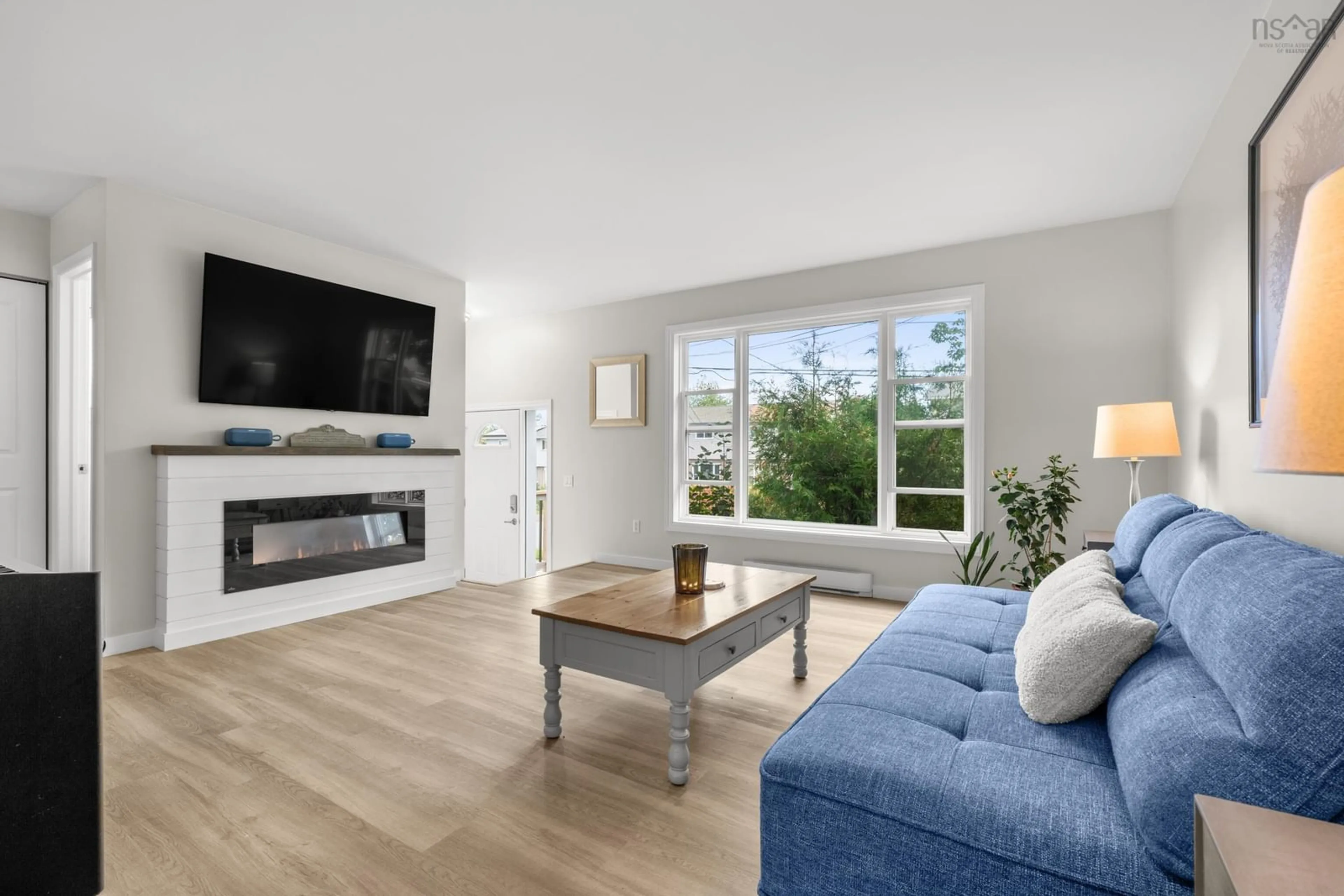 Living room with furniture, unknown for 20 Stratford Dr, Cole Harbour Nova Scotia B2V 2M6