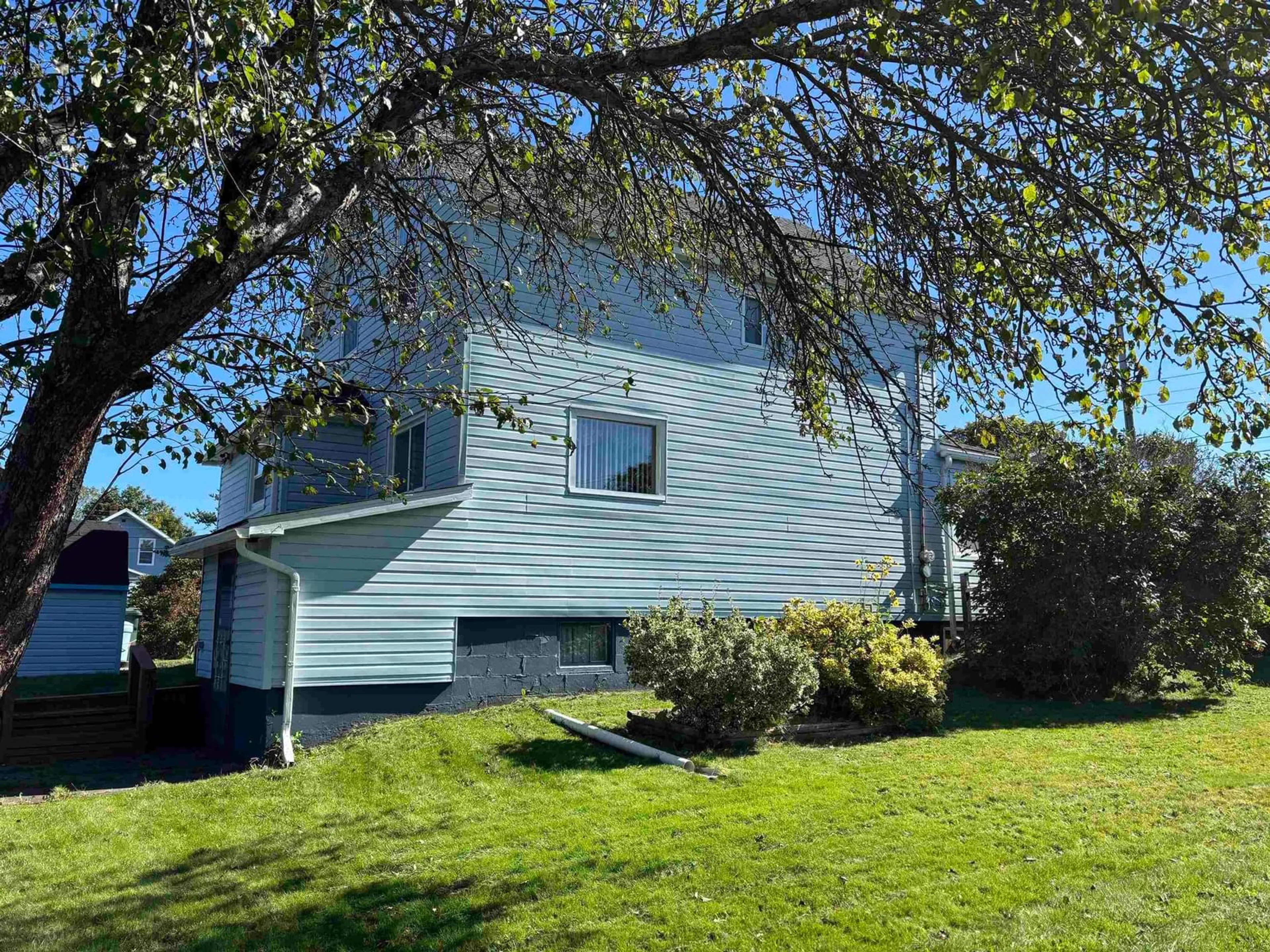 Home with vinyl exterior material, unknown for 2 Burke Street, Sydney Mines Nova Scotia B1V 1Z2
