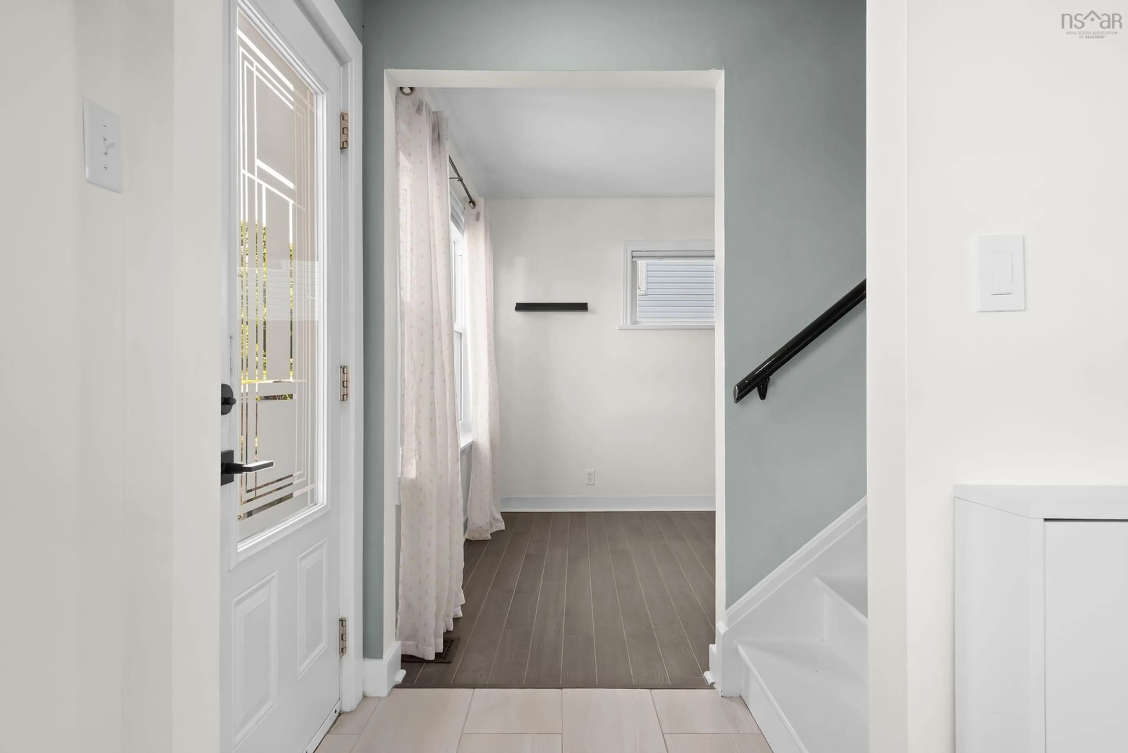 Indoor entryway for 15 Central Ave, Halifax Nova Scotia B3N 2H2
