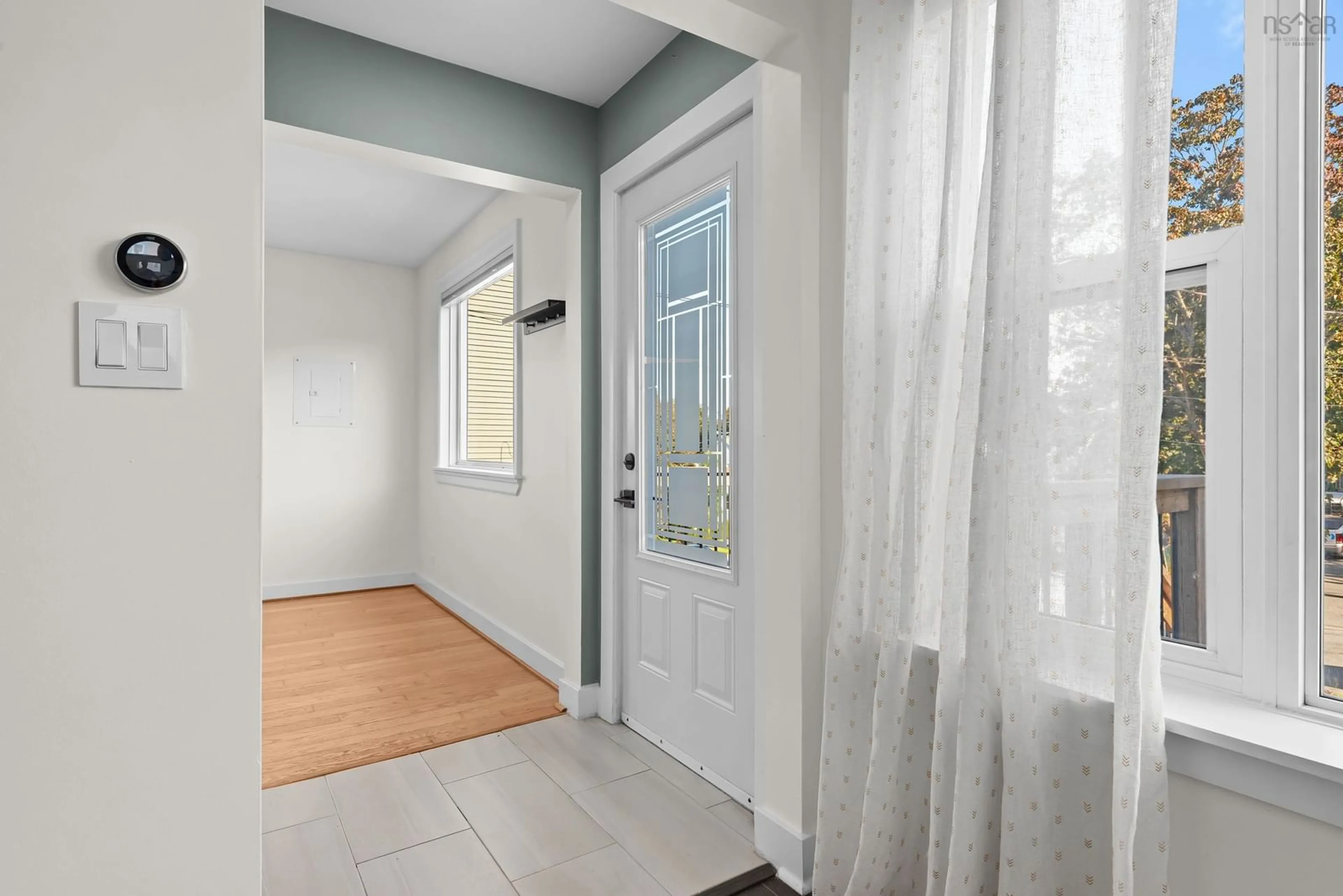 Indoor entryway for 15 Central Ave, Halifax Nova Scotia B3N 2H2