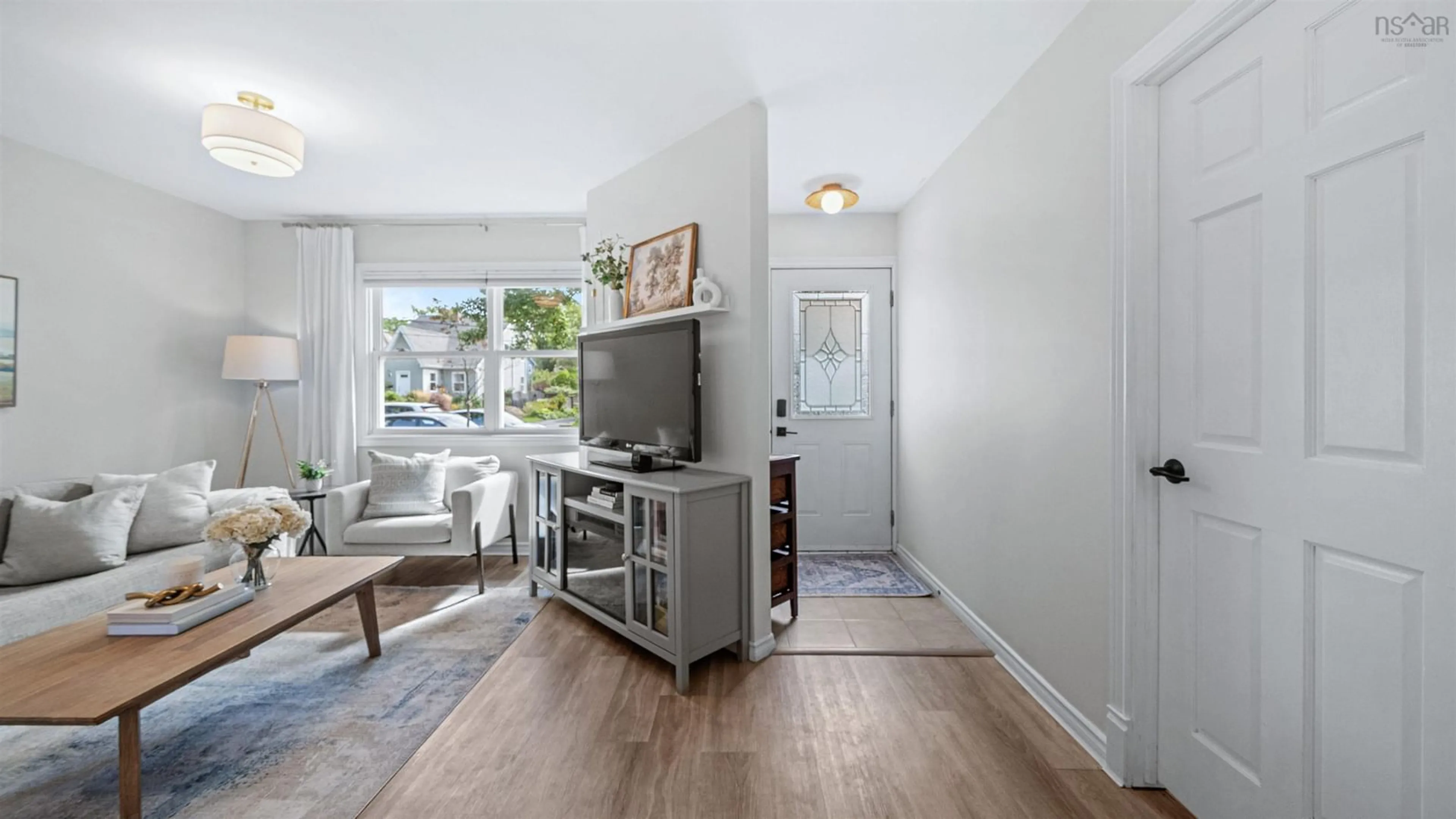 Indoor entryway for 6467 Almon St, Halifax Nova Scotia B3L 1V6