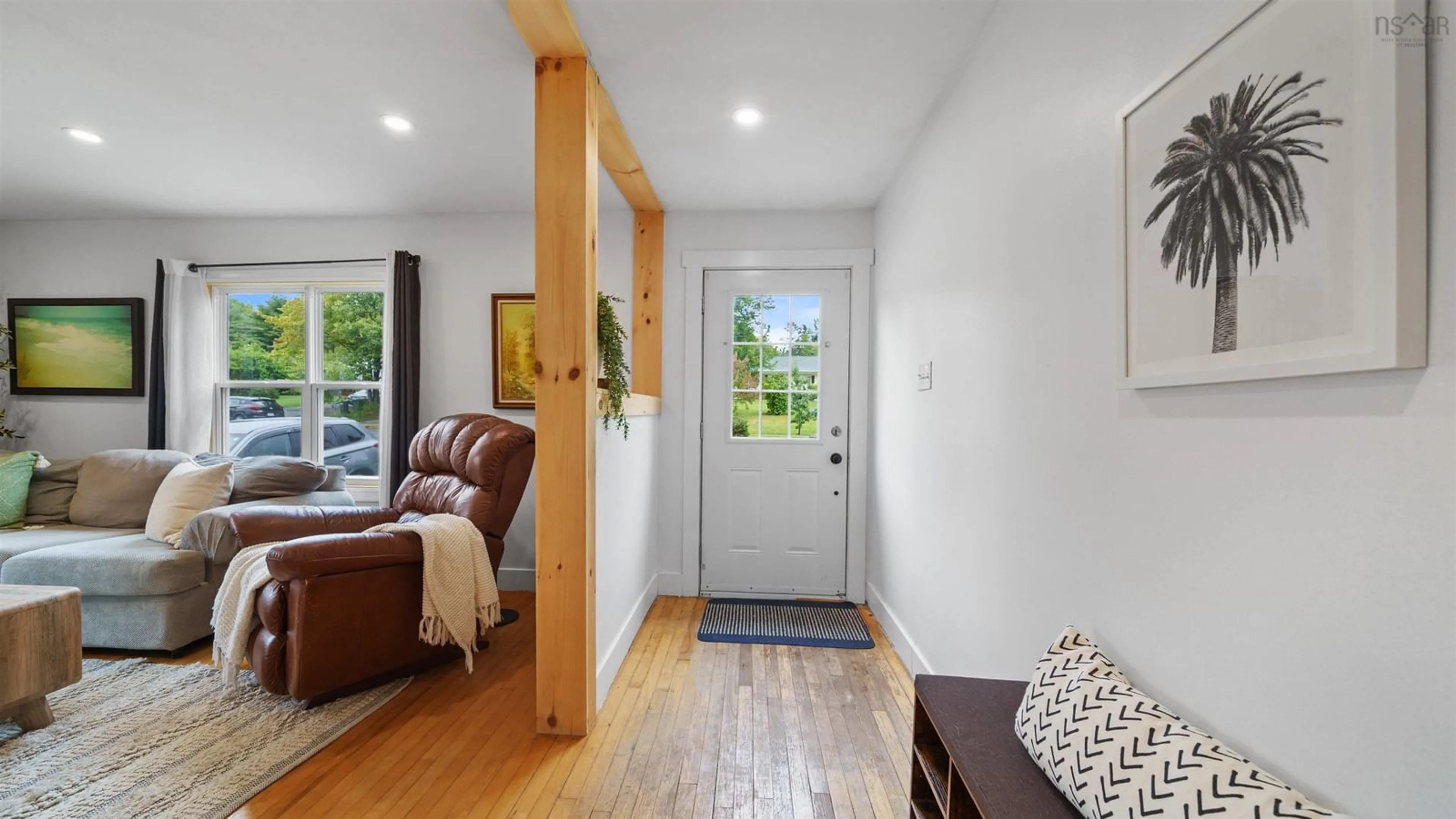 Indoor entryway for 44 Hillside Avenue, Sackville Nova Scotia B4C 1W7