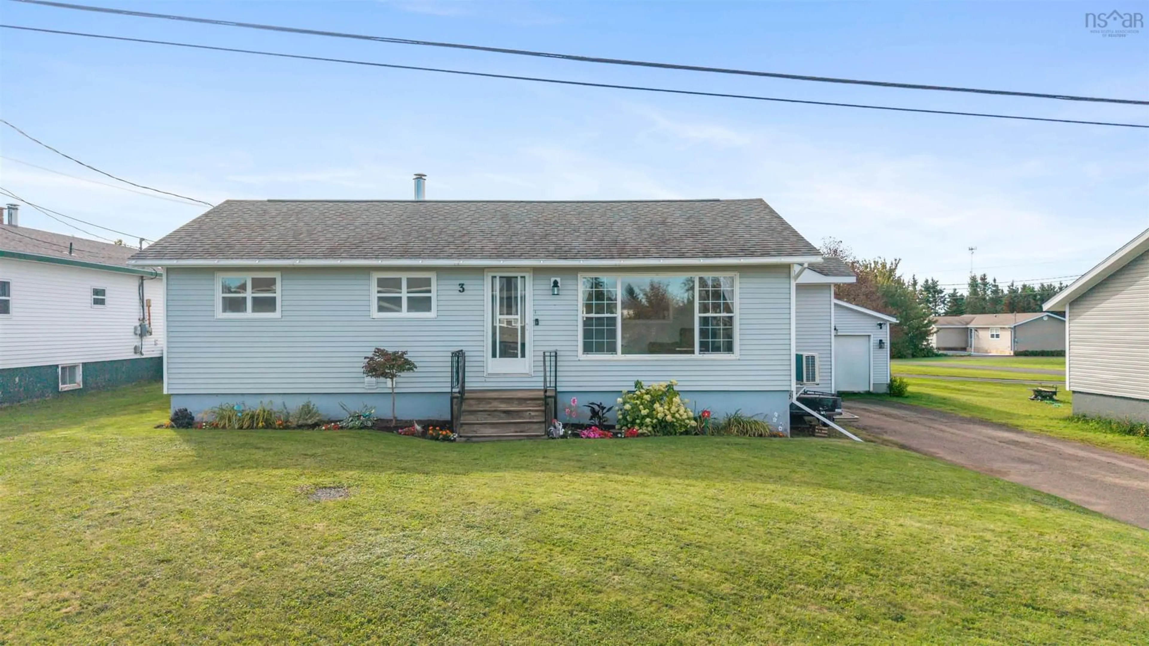Home with vinyl exterior material, street for 3 Gilroy St, Springhill Nova Scotia B0M 1X0