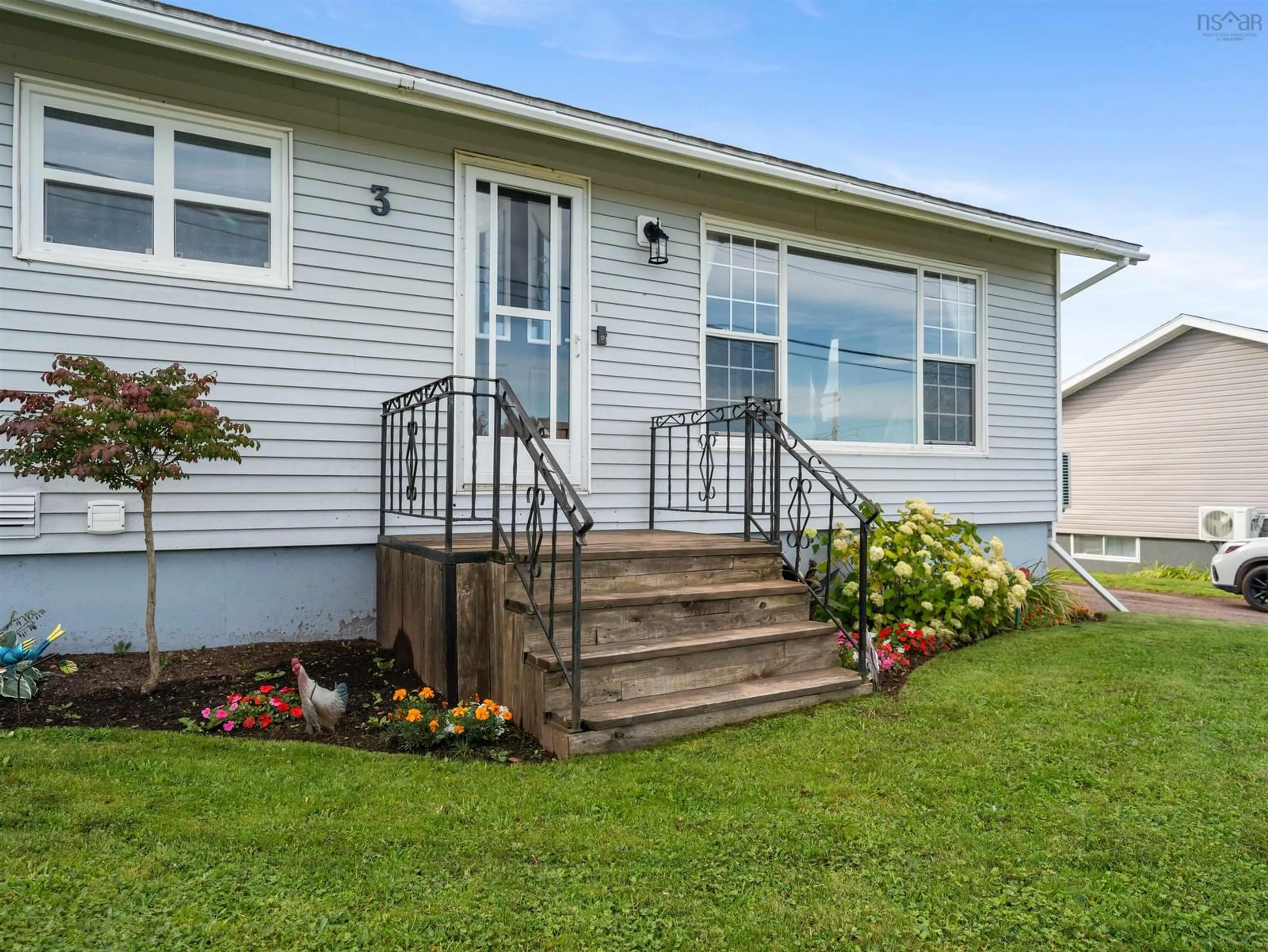 Home with vinyl exterior material, unknown for 3 Gilroy St, Springhill Nova Scotia B0M 1X0