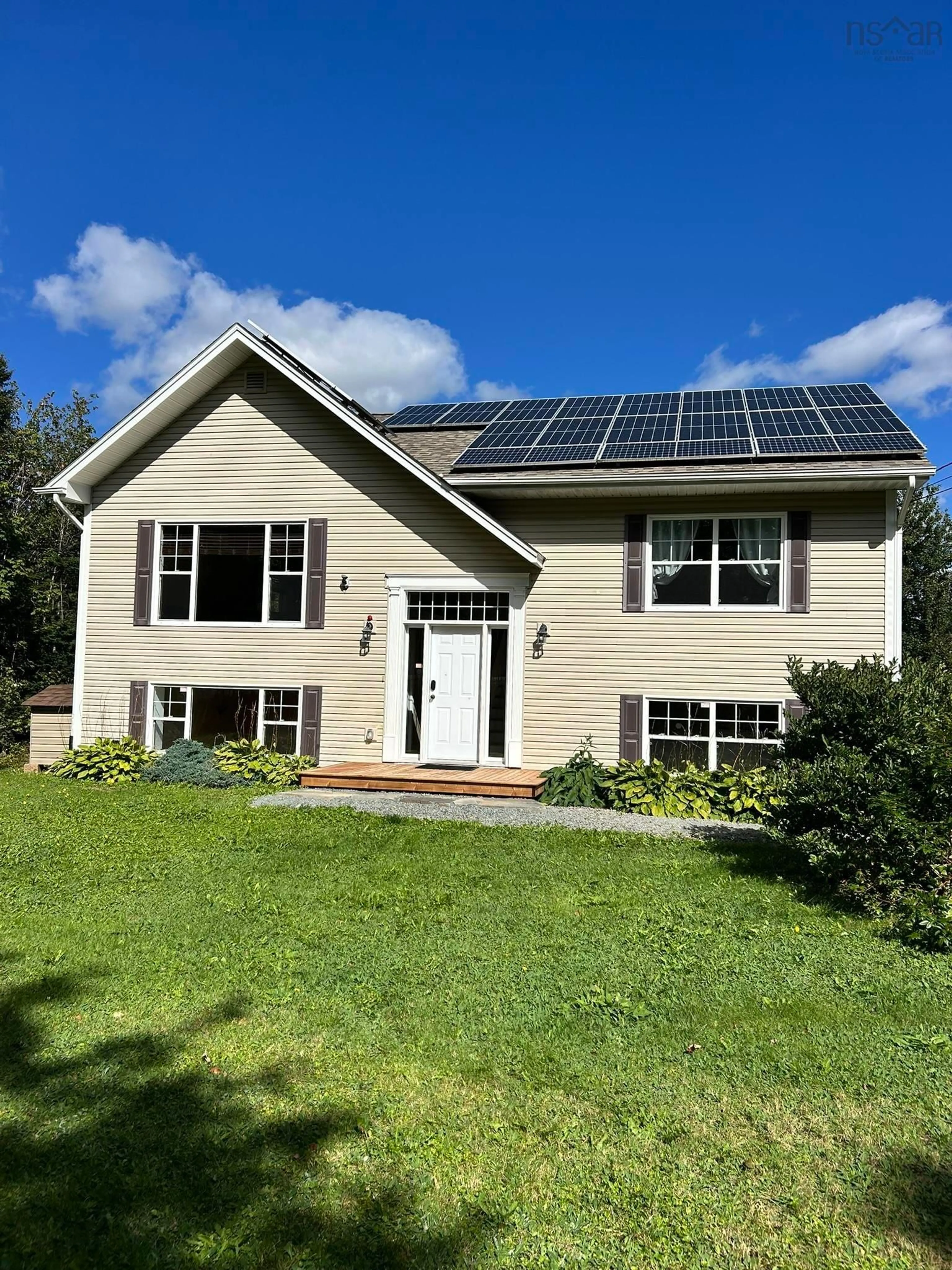 Home with vinyl exterior material, building for 586 West Porters Lake Rd, Porters Lake Nova Scotia B3E 1K5
