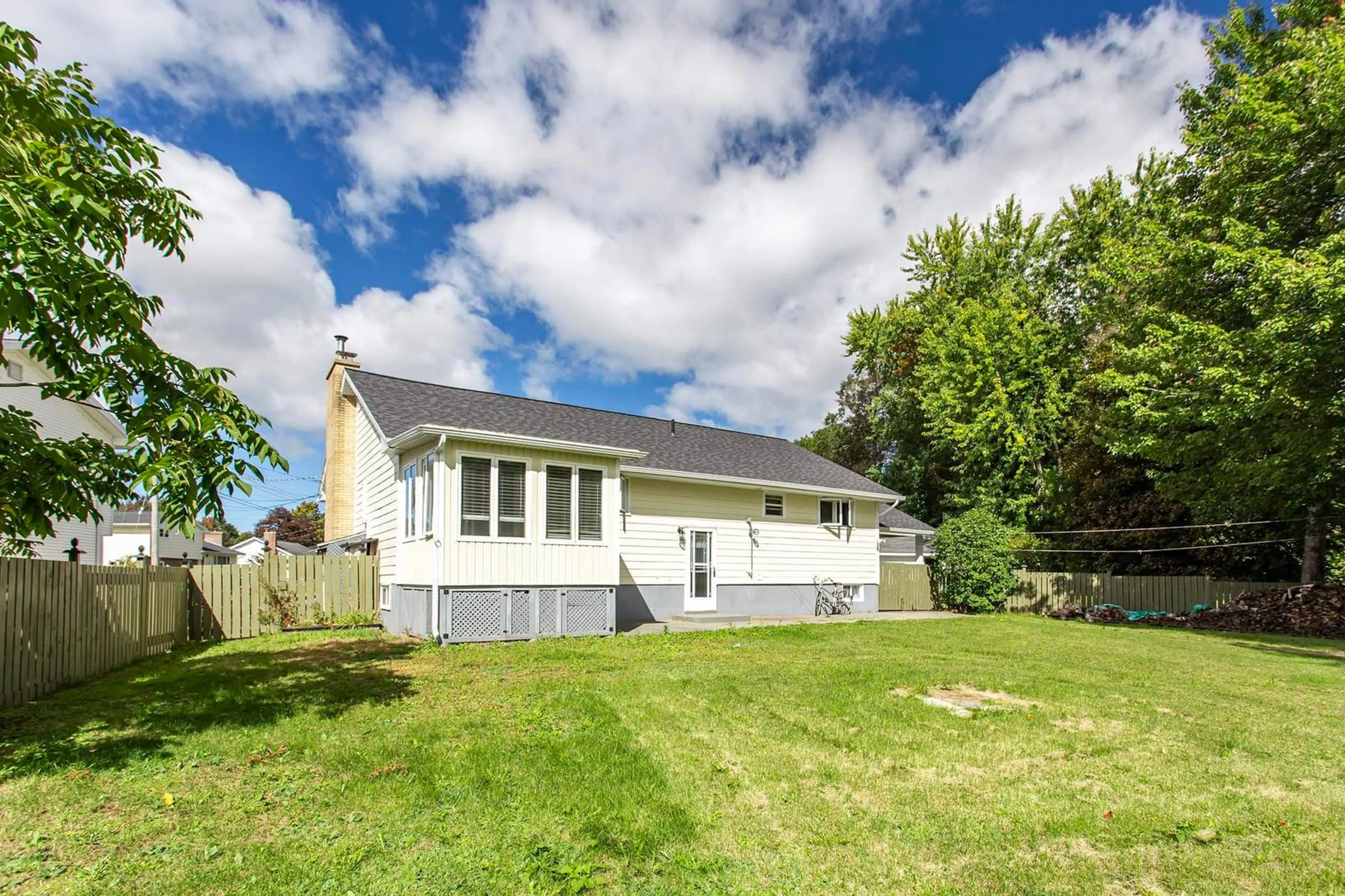 A pic from outside/outdoor area/front of a property/back of a property/a pic from drone, unknown for 2 Mckenzie Dr, Middleton Nova Scotia B0S 1P0