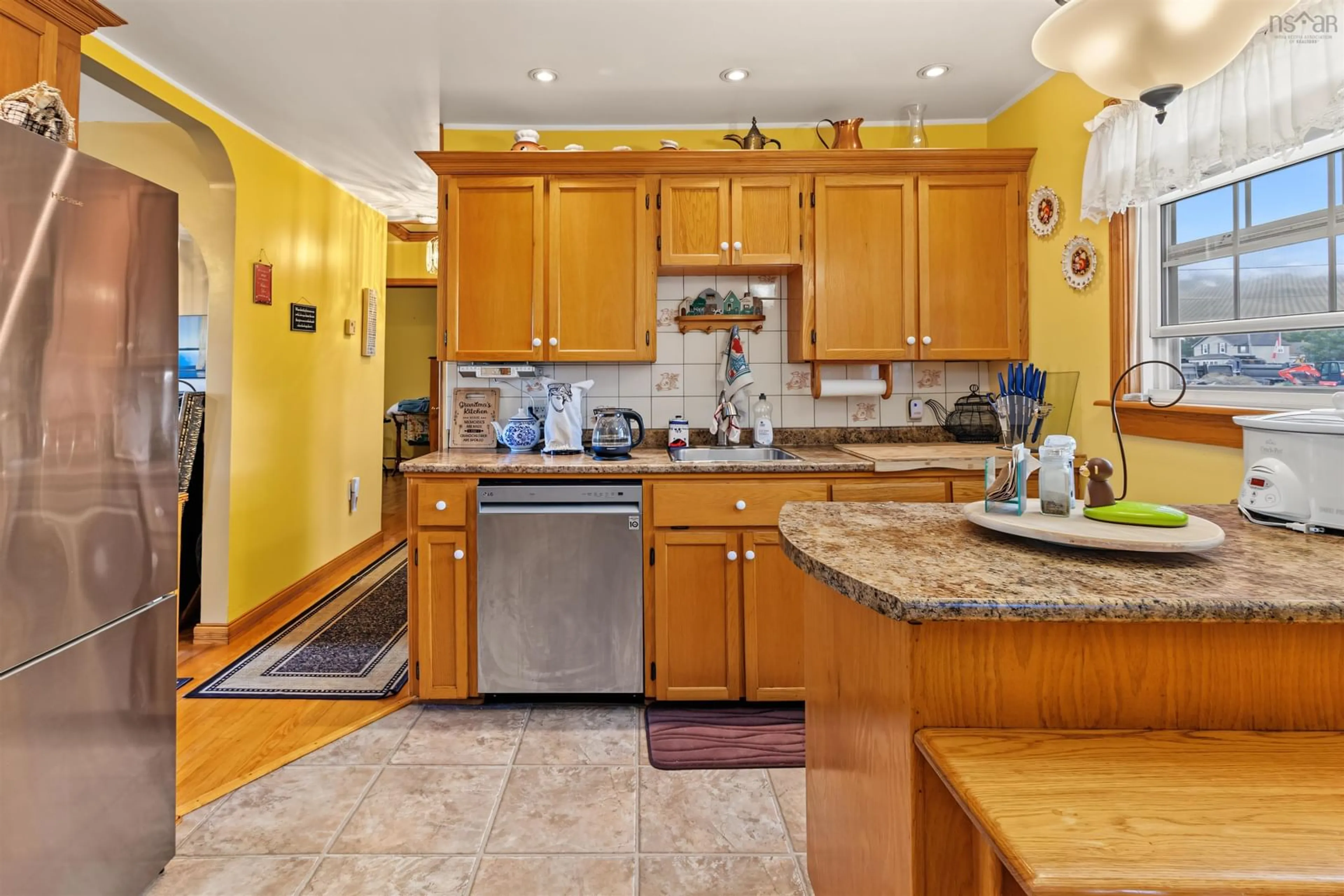 Standard kitchen, ceramic/tile floor for 131 Ocean Ave, Dominion Nova Scotia B1G 1R4
