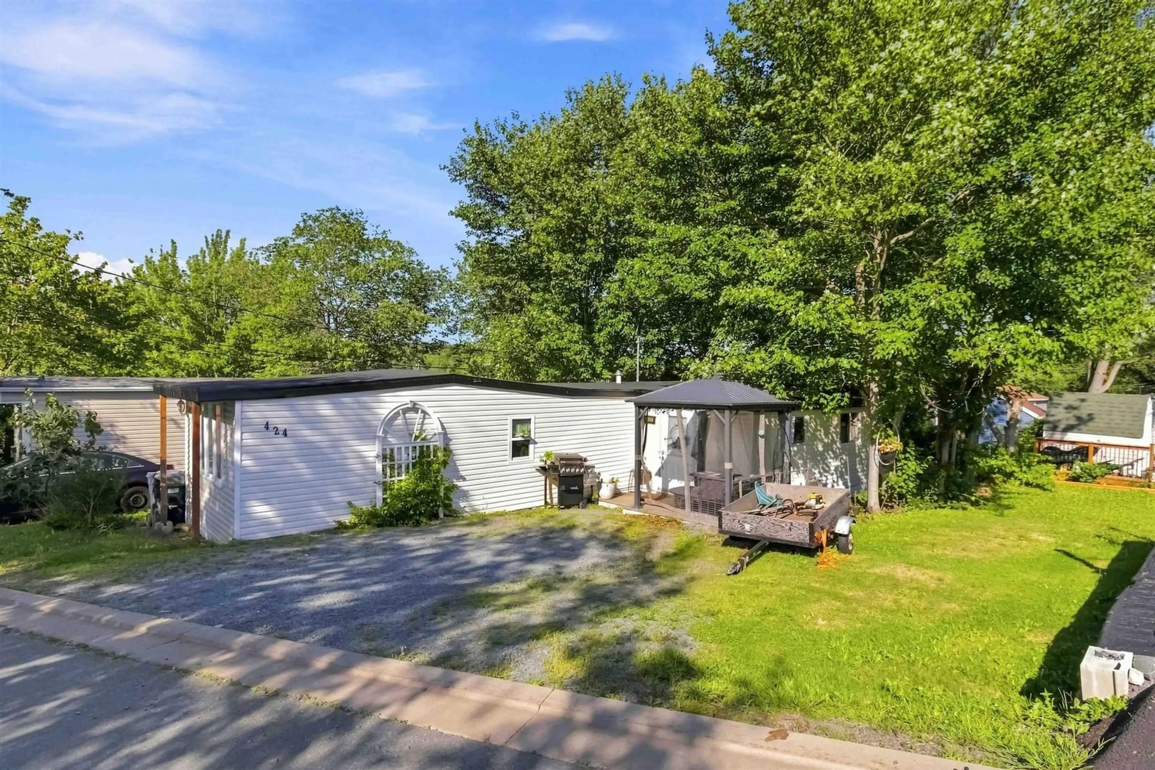 A pic from outside/outdoor area/front of a property/back of a property/a pic from drone, street for 424 Glen Rise Dr, Beaver Bank Nova Scotia B4E 1M3