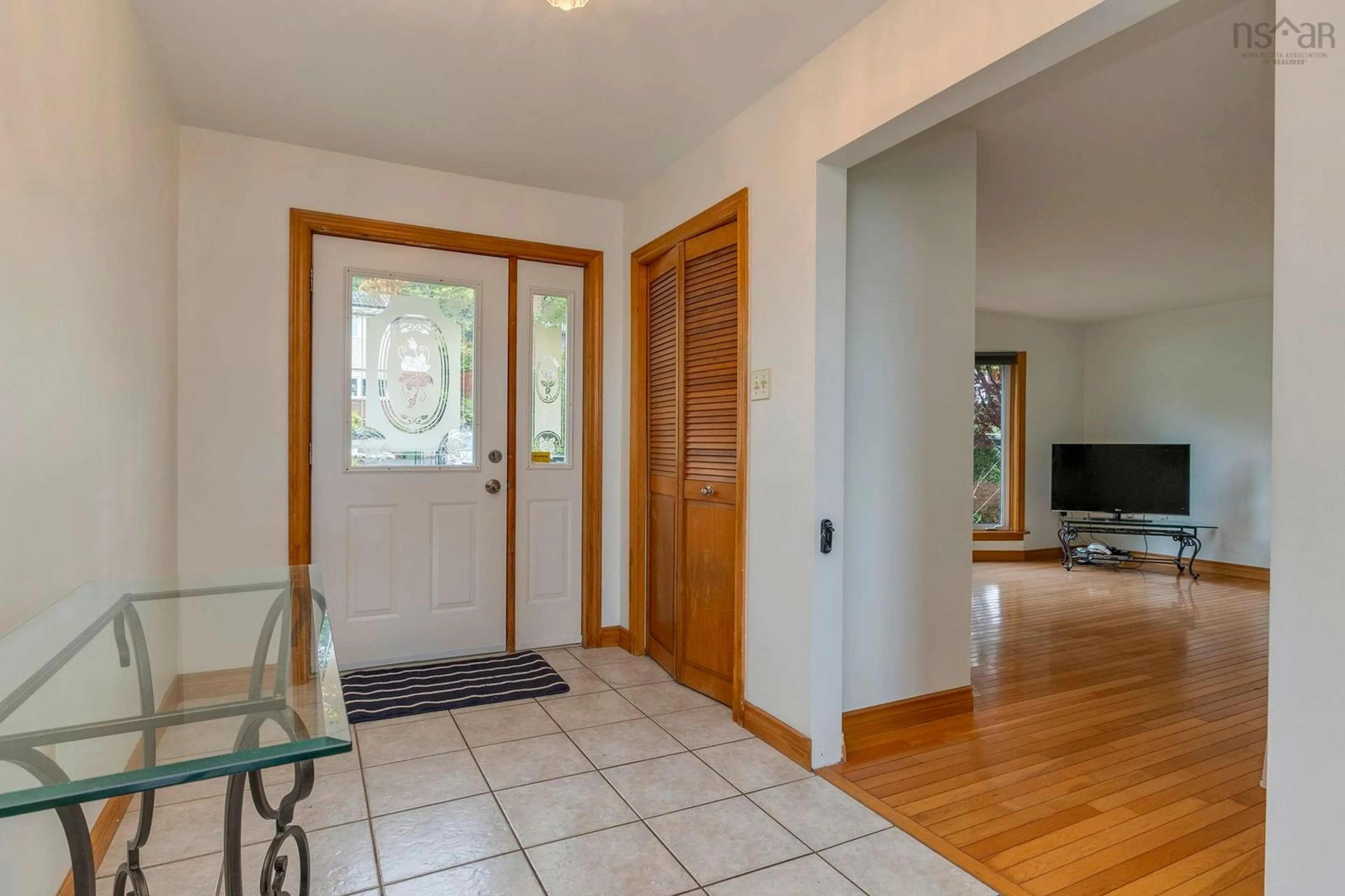 Indoor entryway for 93 Regal Rd, Dartmouth Nova Scotia B2W 4E9