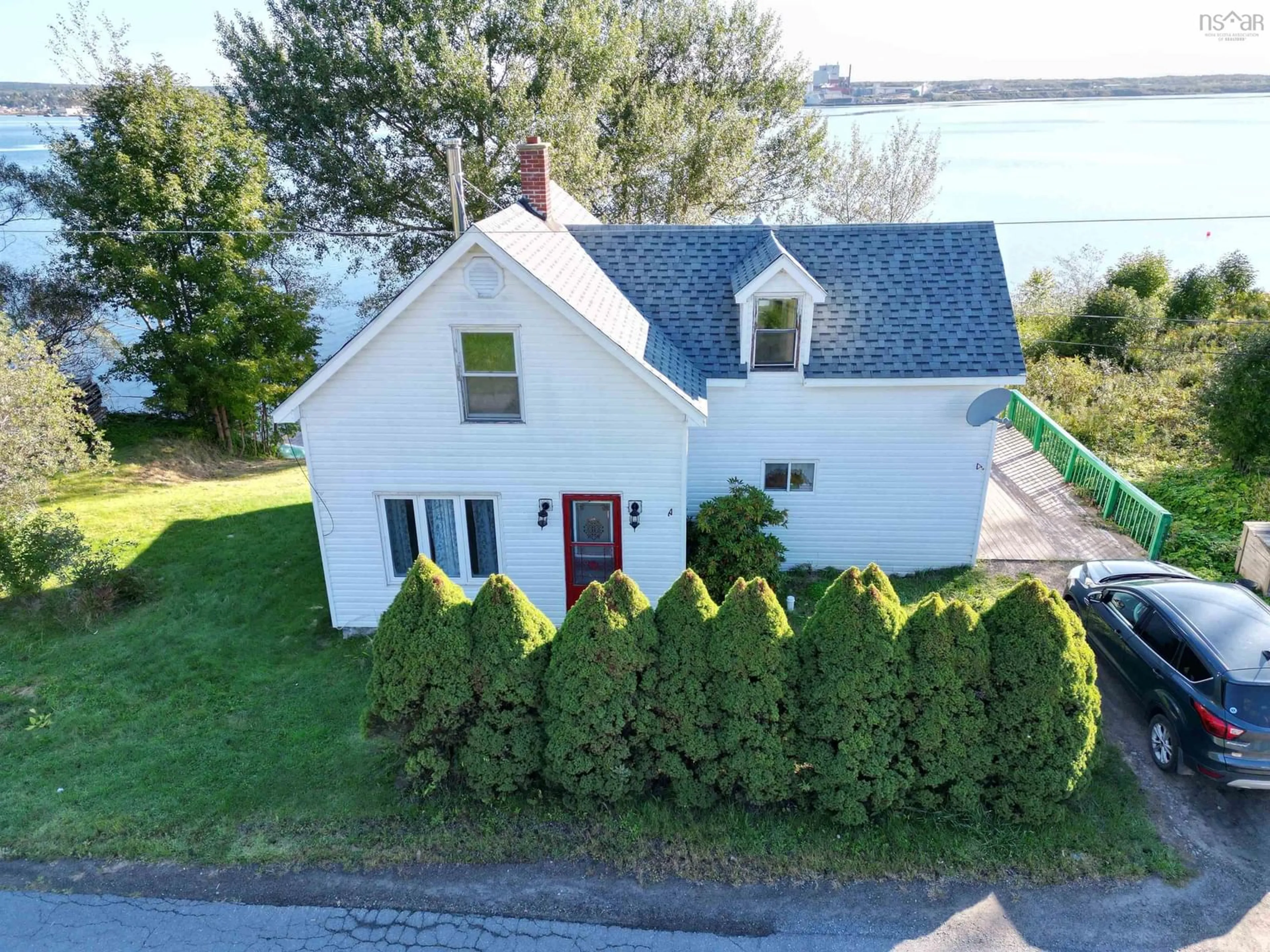 A pic from outside/outdoor area/front of a property/back of a property/a pic from drone, unknown for 618 Main St, Mulgrave Nova Scotia B0E 1G0