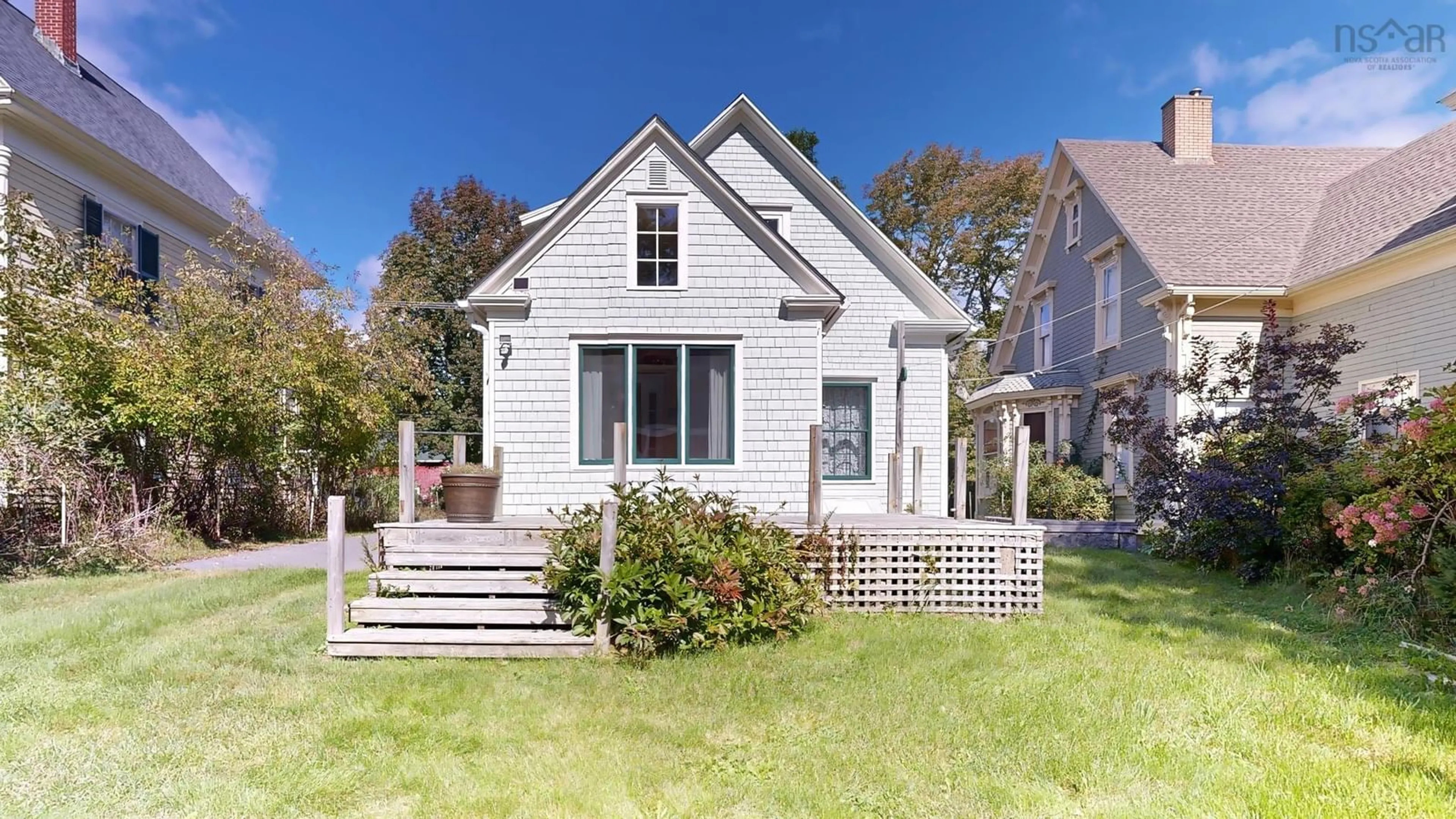 Home with vinyl exterior material, street for 426 Main St, Mahone Bay Nova Scotia B0J 2E0