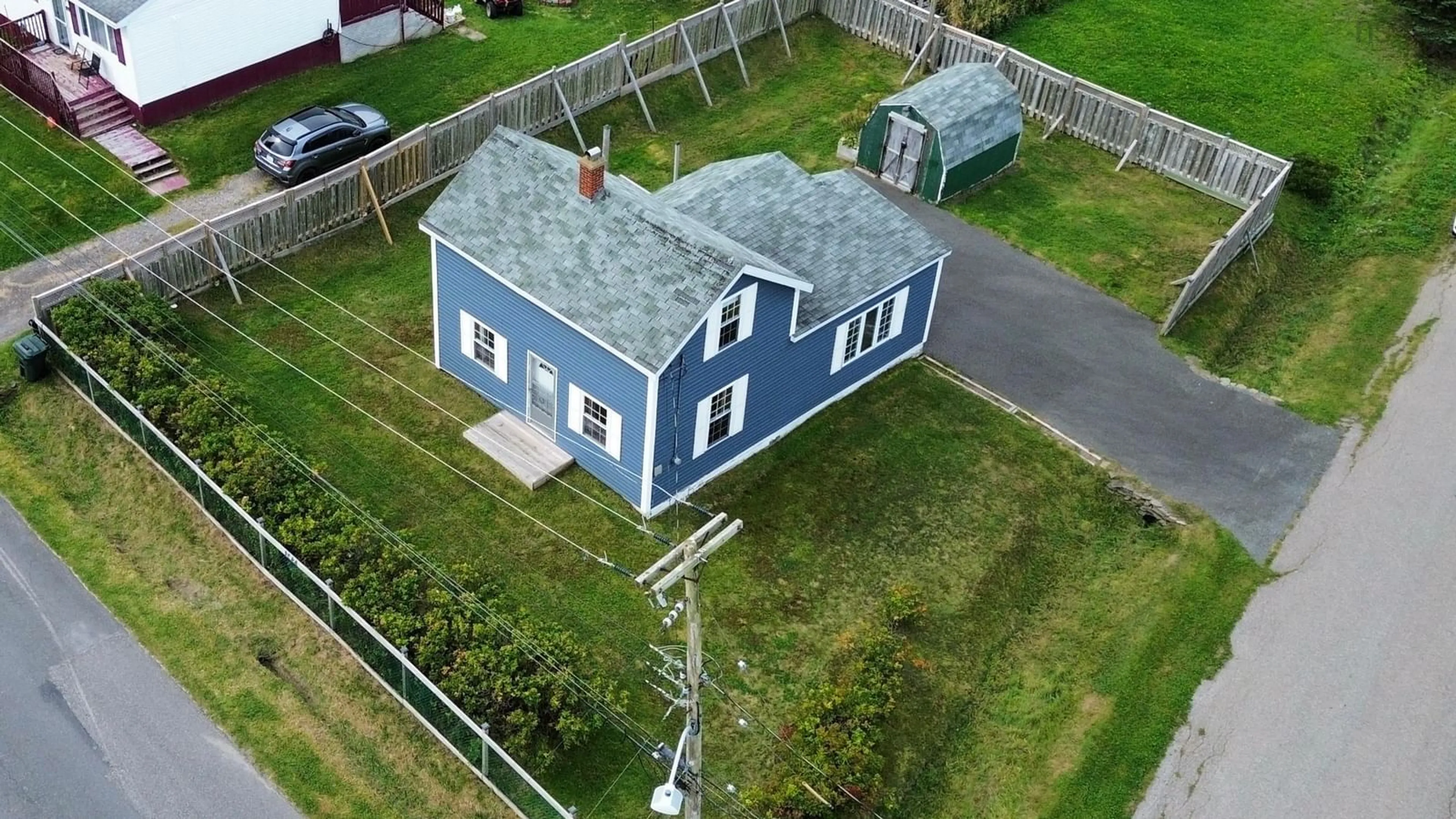 A pic from outside/outdoor area/front of a property/back of a property/a pic from drone, building for 137 South St, Donkin Nova Scotia B1A 6T6
