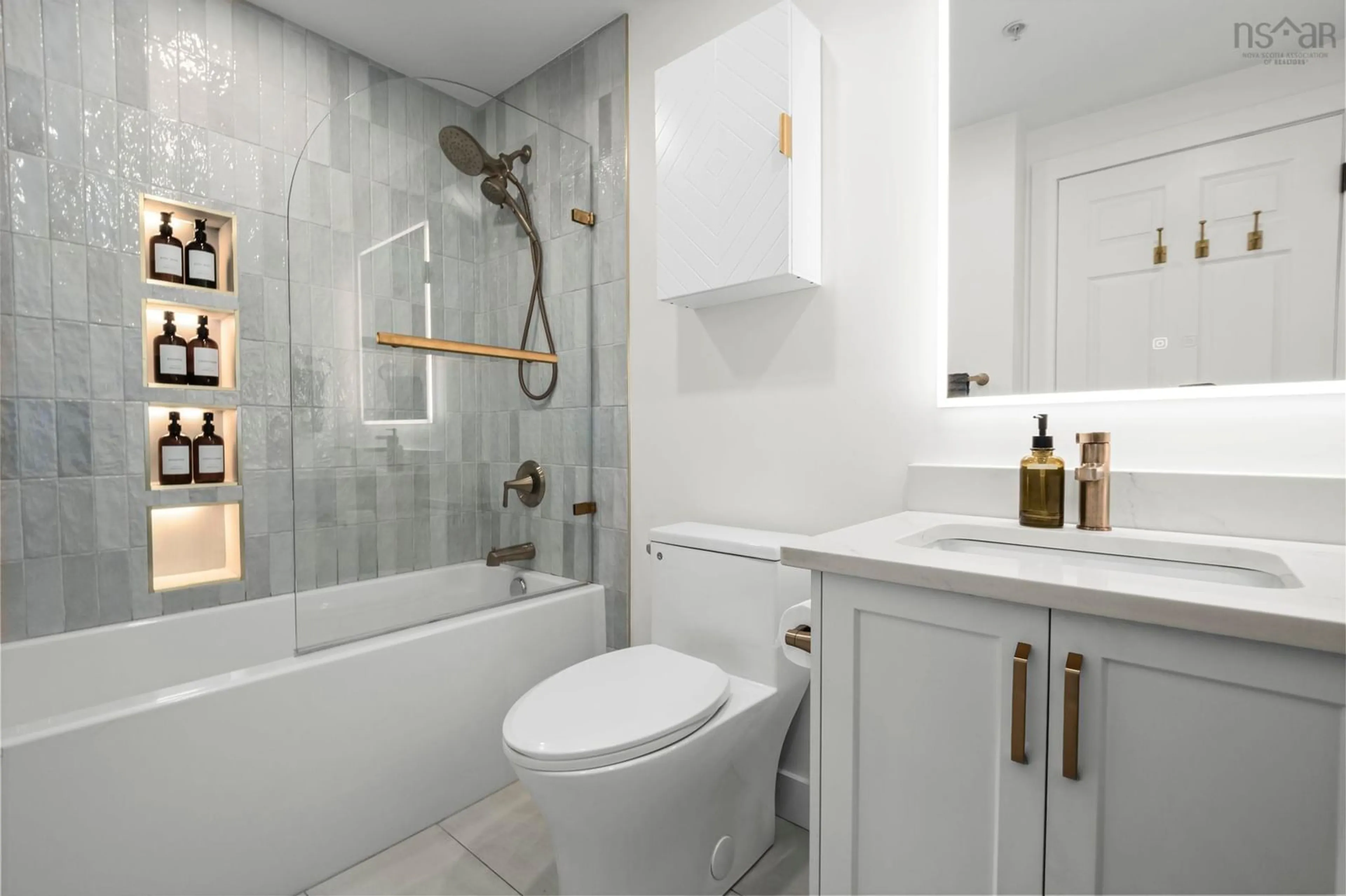 Standard bathroom, ceramic/tile floor for 5769 Cunard St #502, Halifax Peninsula Nova Scotia B3E 1C8