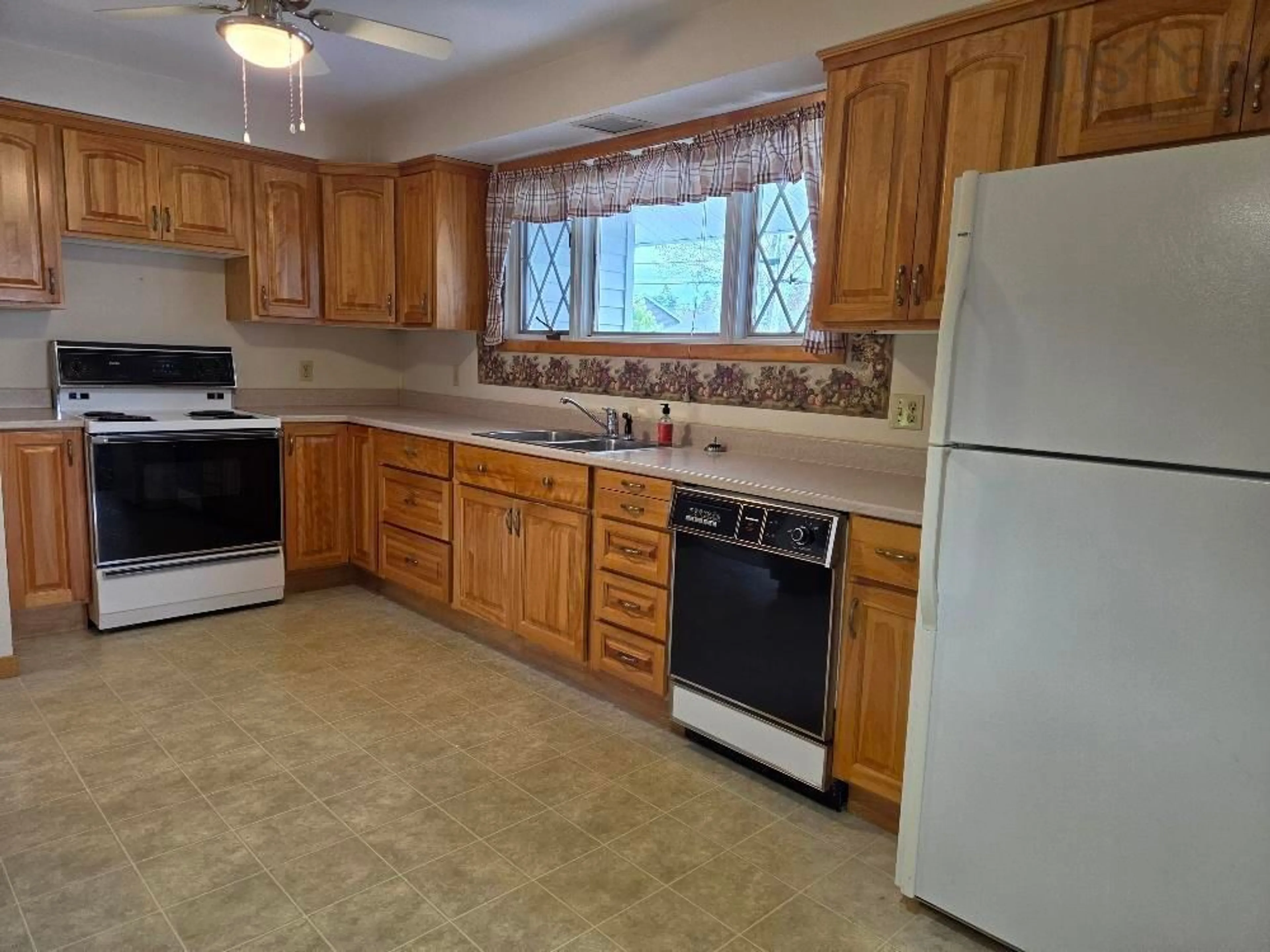 Standard kitchen, ceramic/tile floor for 351 Pleasant St, Truro Nova Scotia B2N 1T5