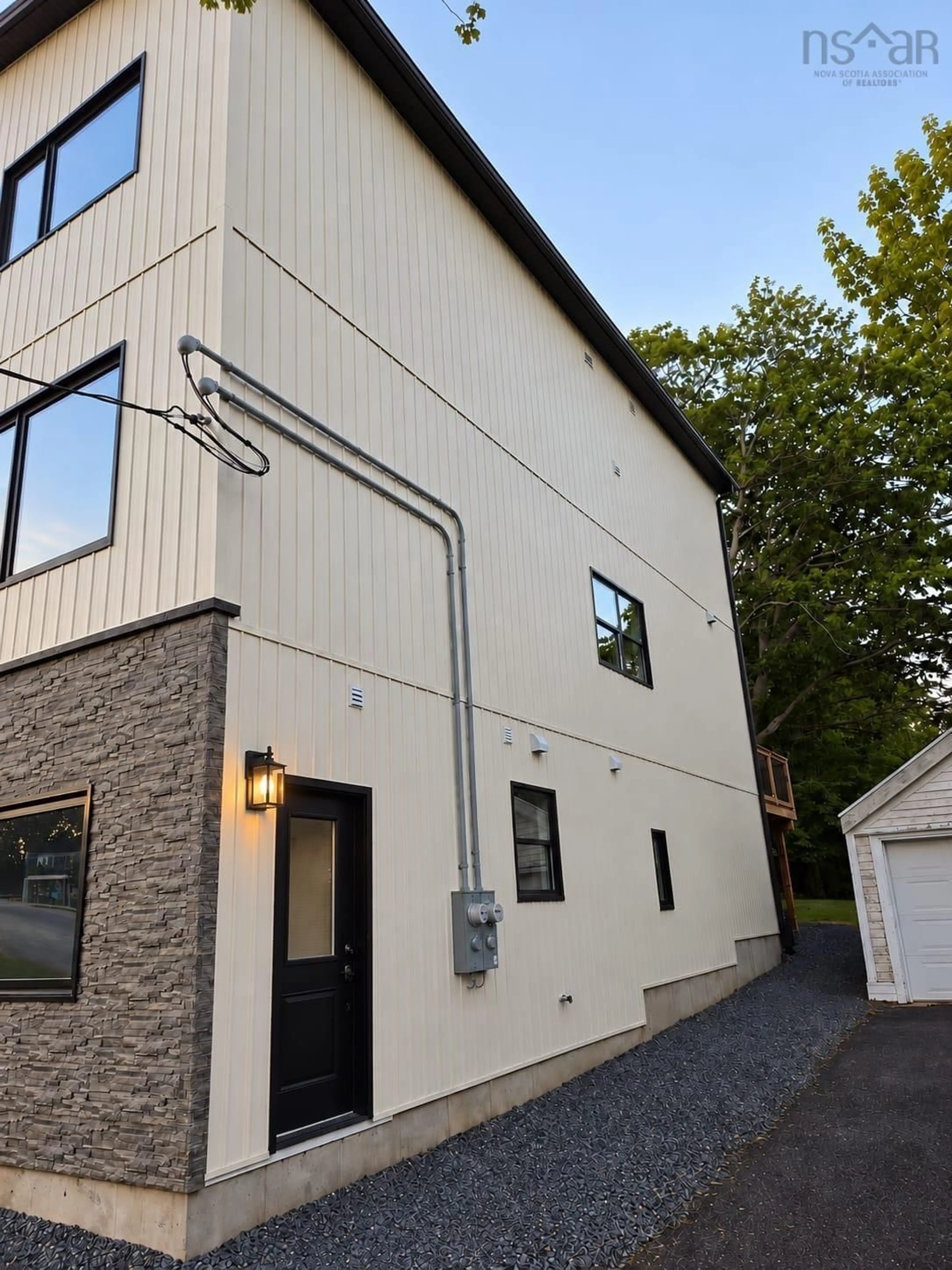 Home with vinyl exterior material, building for 136 Clovis Ave, Halifax Regional Municipality Nova Scotia B3P 1J2