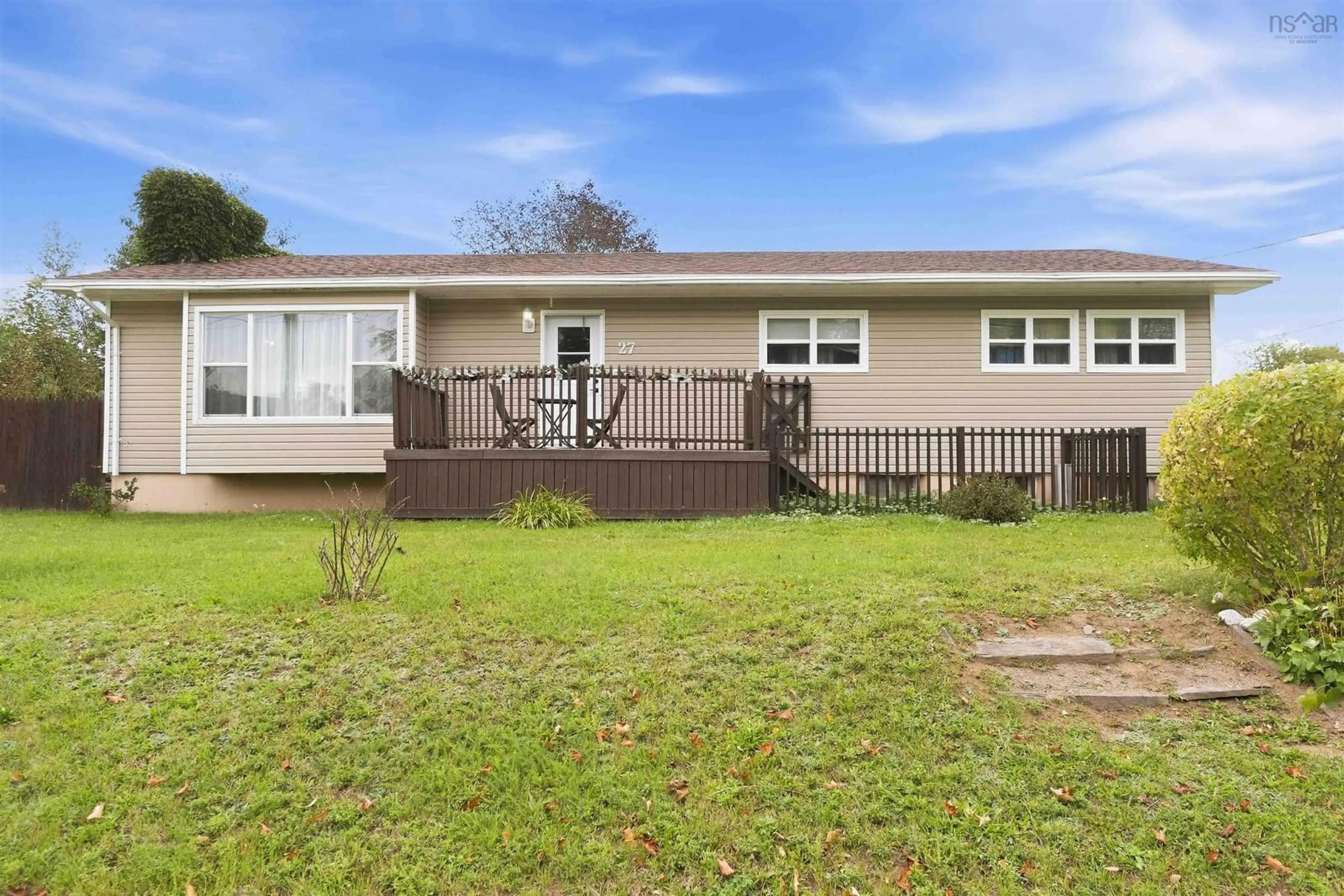A pic from outside/outdoor area/front of a property/back of a property/a pic from drone, unknown for 27 James St, Kentville Nova Scotia B4N 2A1