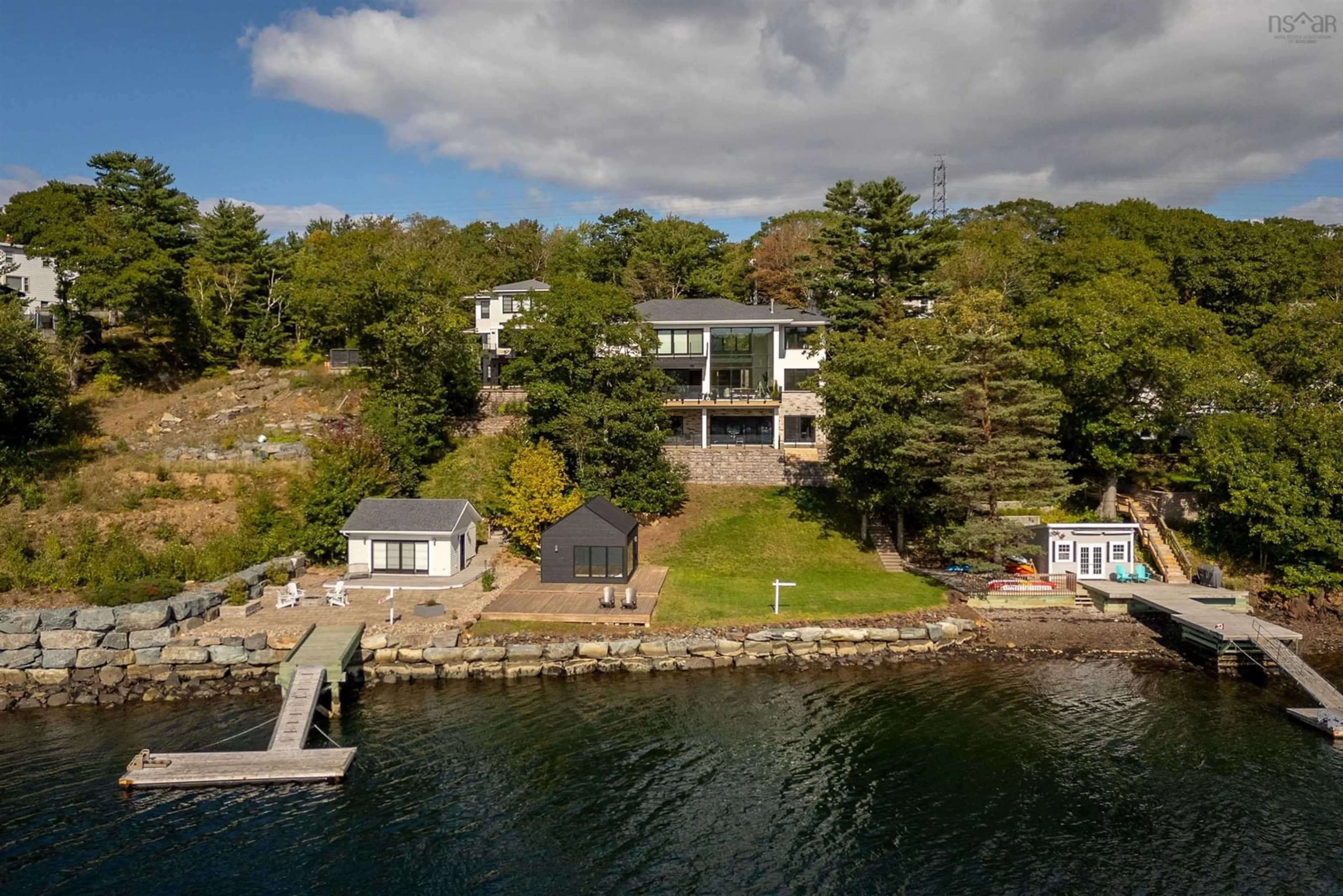 A pic from outside/outdoor area/front of a property/back of a property/a pic from drone, water/lake/river/ocean view for 1160 Rockcliffe St, Halifax Nova Scotia B3H 3Y6