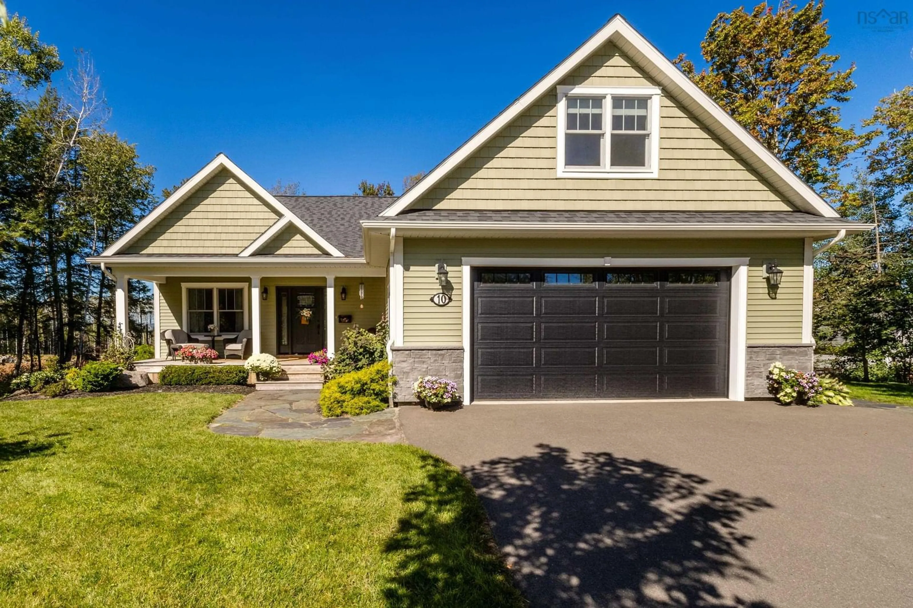 Home with vinyl exterior material, street for 10 Queens Crt, Kentville Nova Scotia B4N 0G4