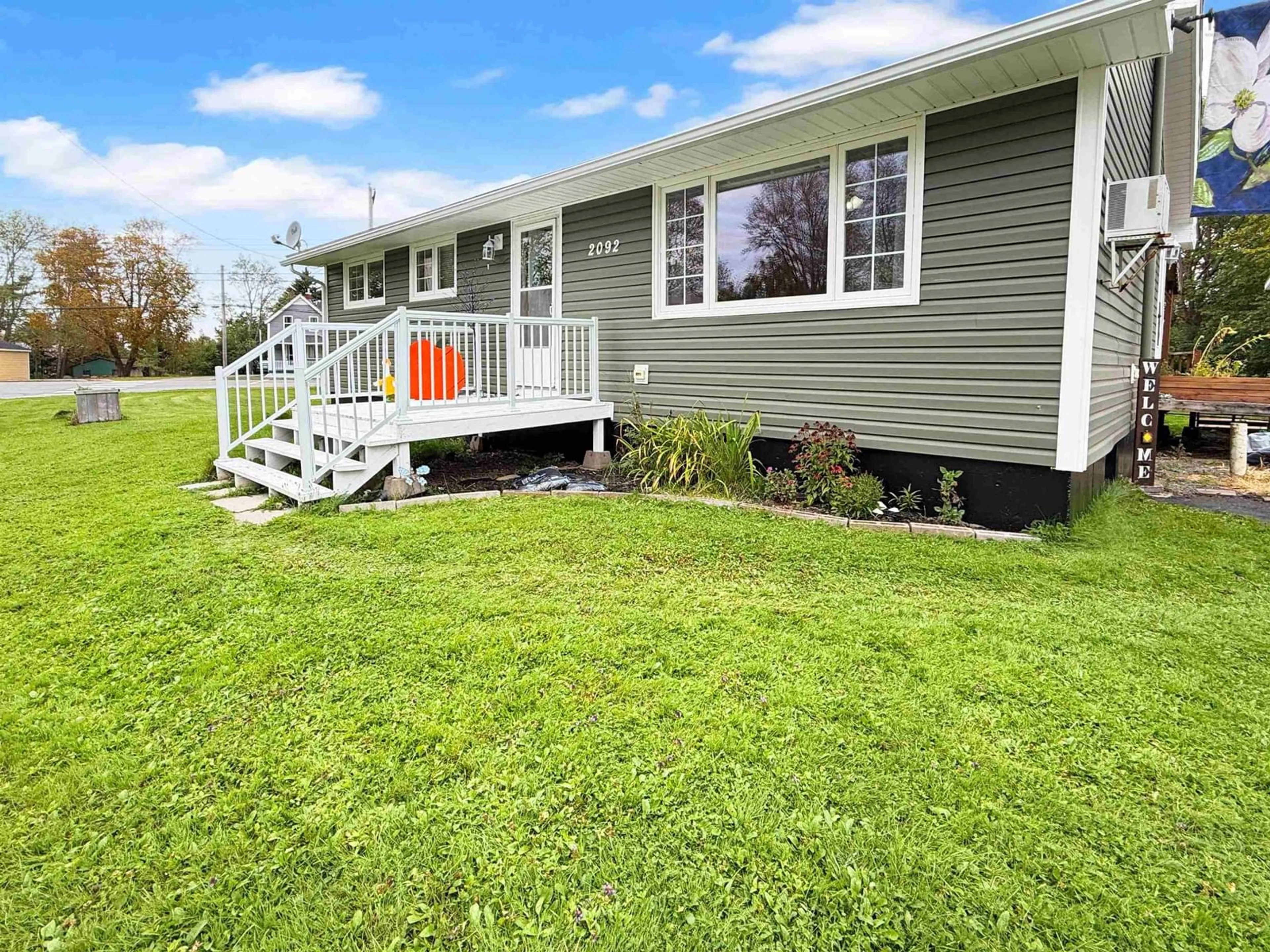 Home with vinyl exterior material, unknown for 2092 Macquarrie Ave, Westville Nova Scotia B0K 2A0