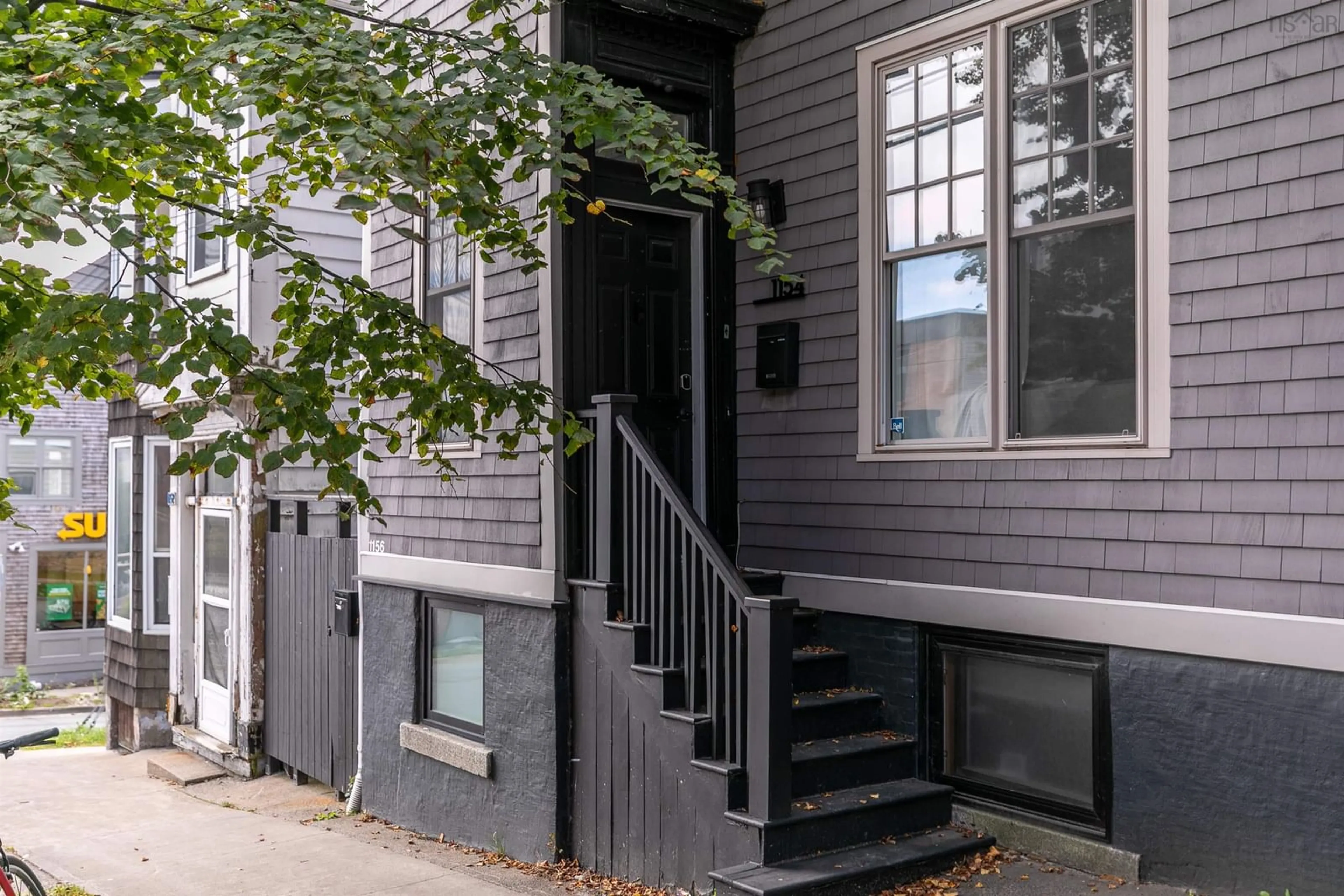 Unknown for 1154-1156 Queen St, Halifax Nova Scotia B3H 2S3