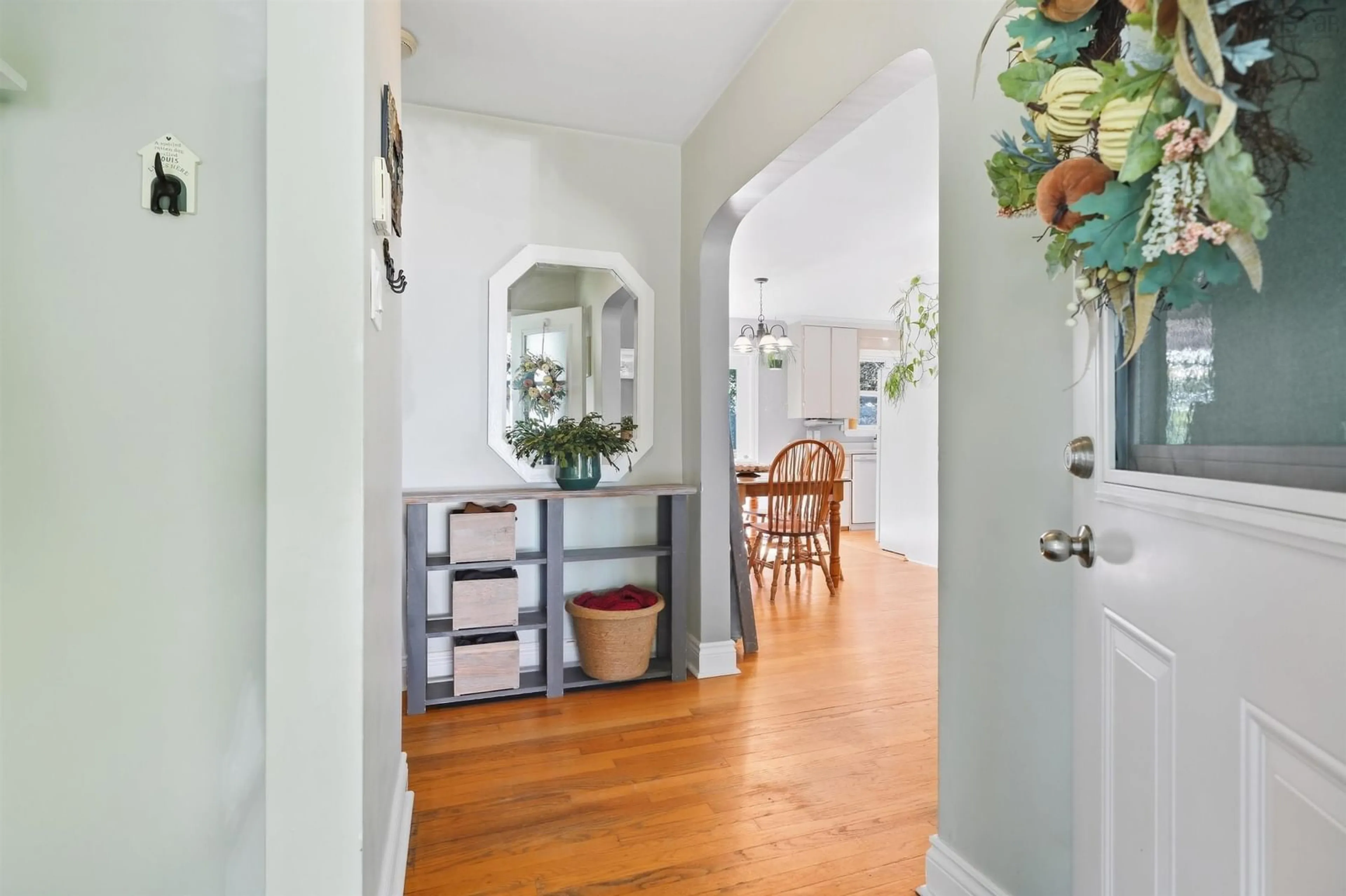 Indoor entryway for 13 Elizabeth St, Dartmouth Nova Scotia B2W 2T4