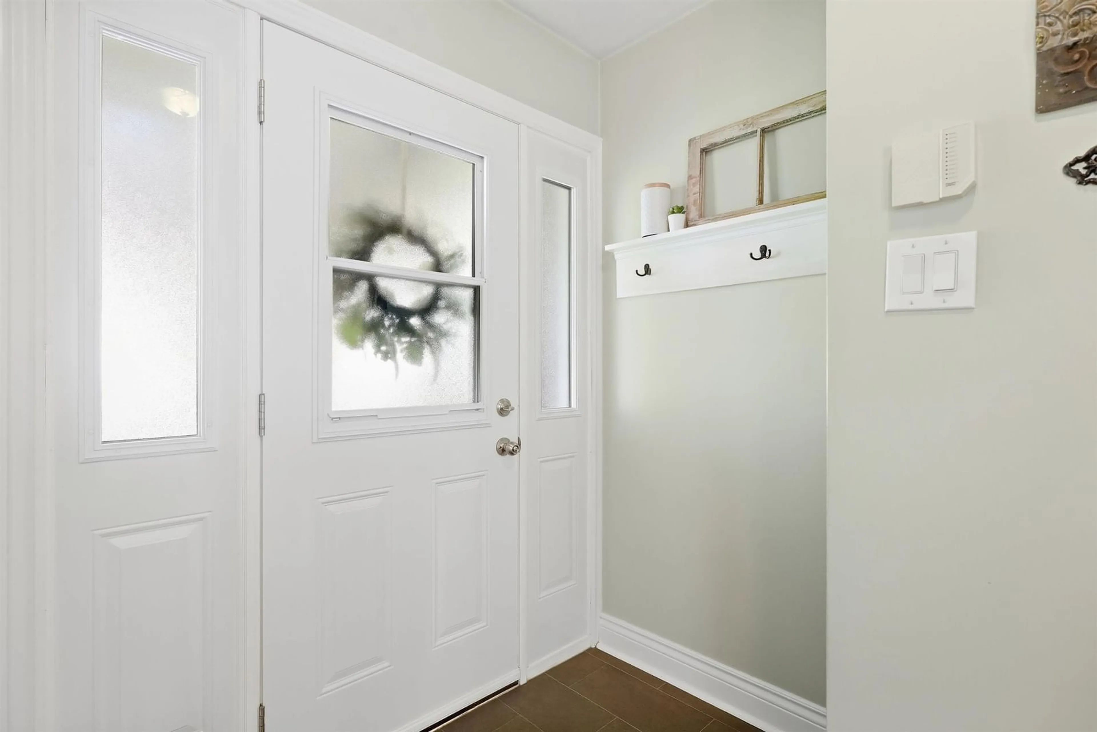 Indoor entryway for 13 Elizabeth St, Dartmouth Nova Scotia B2W 2T4