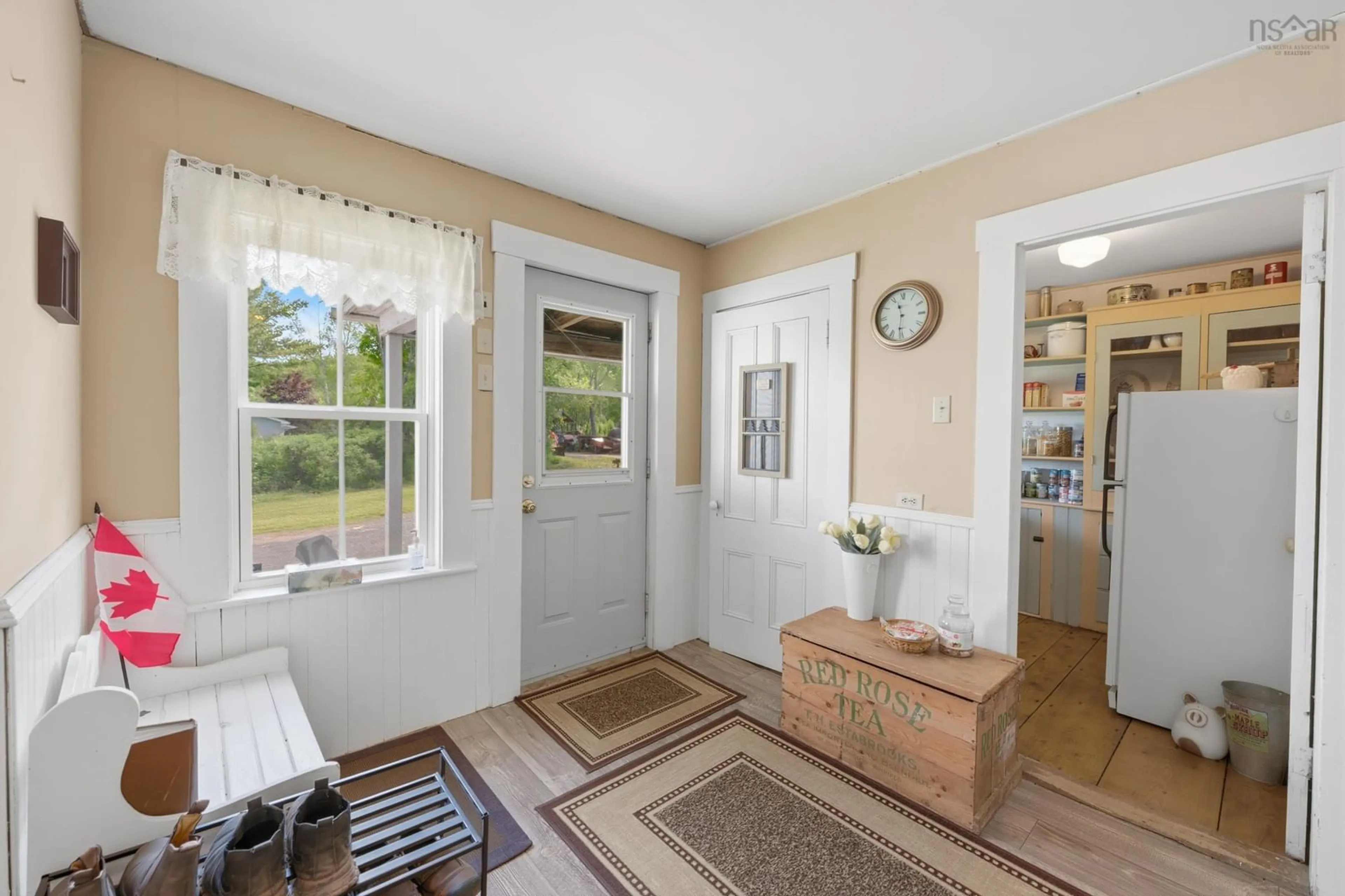 Indoor entryway for 7466 201 Hwy, South Williamston Nova Scotia B0S 1M0