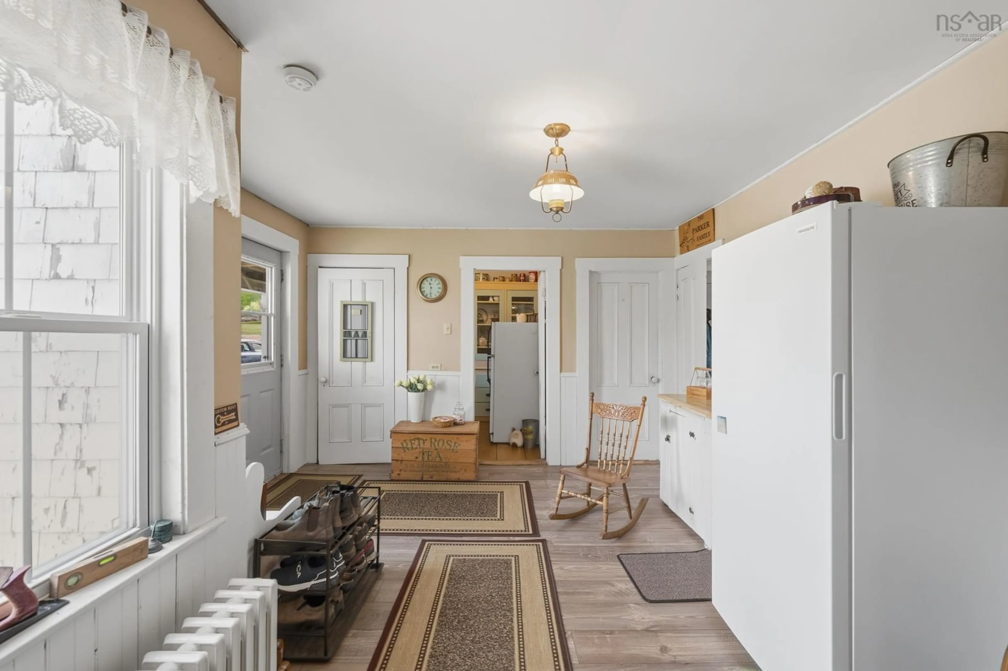 Indoor entryway for 7466 201 Hwy, South Williamston Nova Scotia B0S 1M0