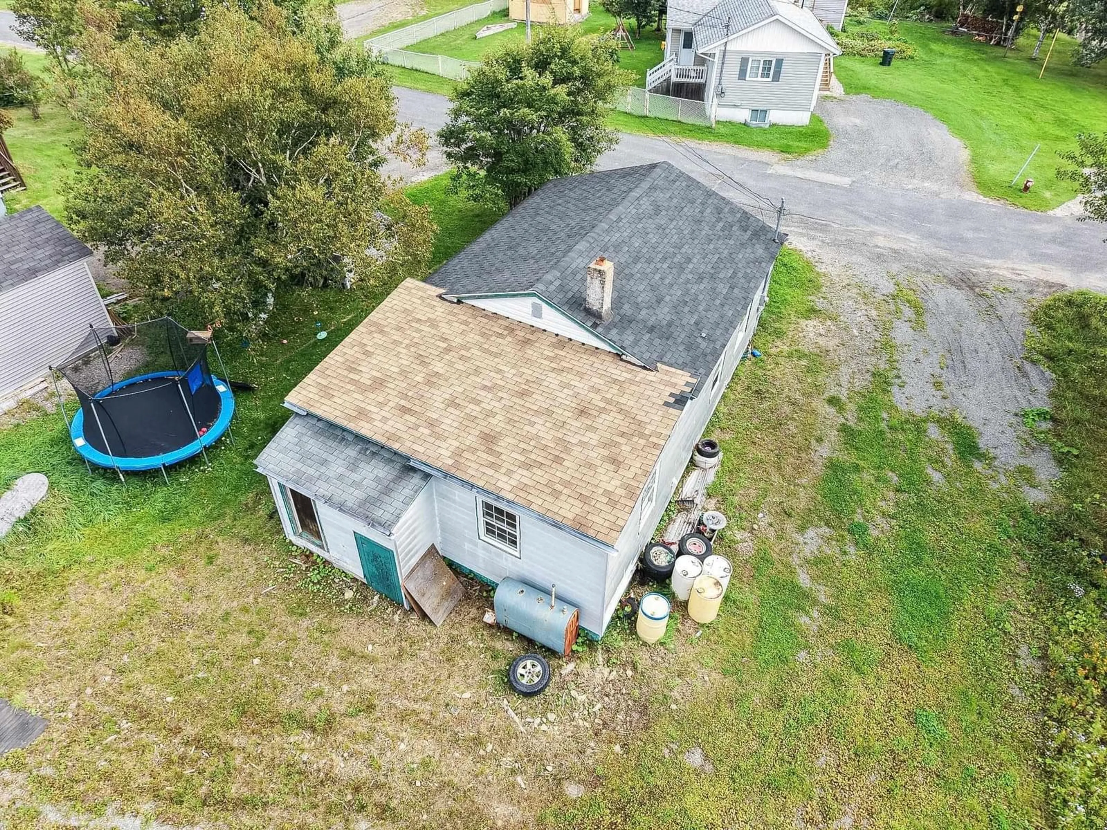 A pic from outside/outdoor area/front of a property/back of a property/a pic from drone, unknown for 379 Ripley St, New Waterford Nova Scotia B1H 2Z7