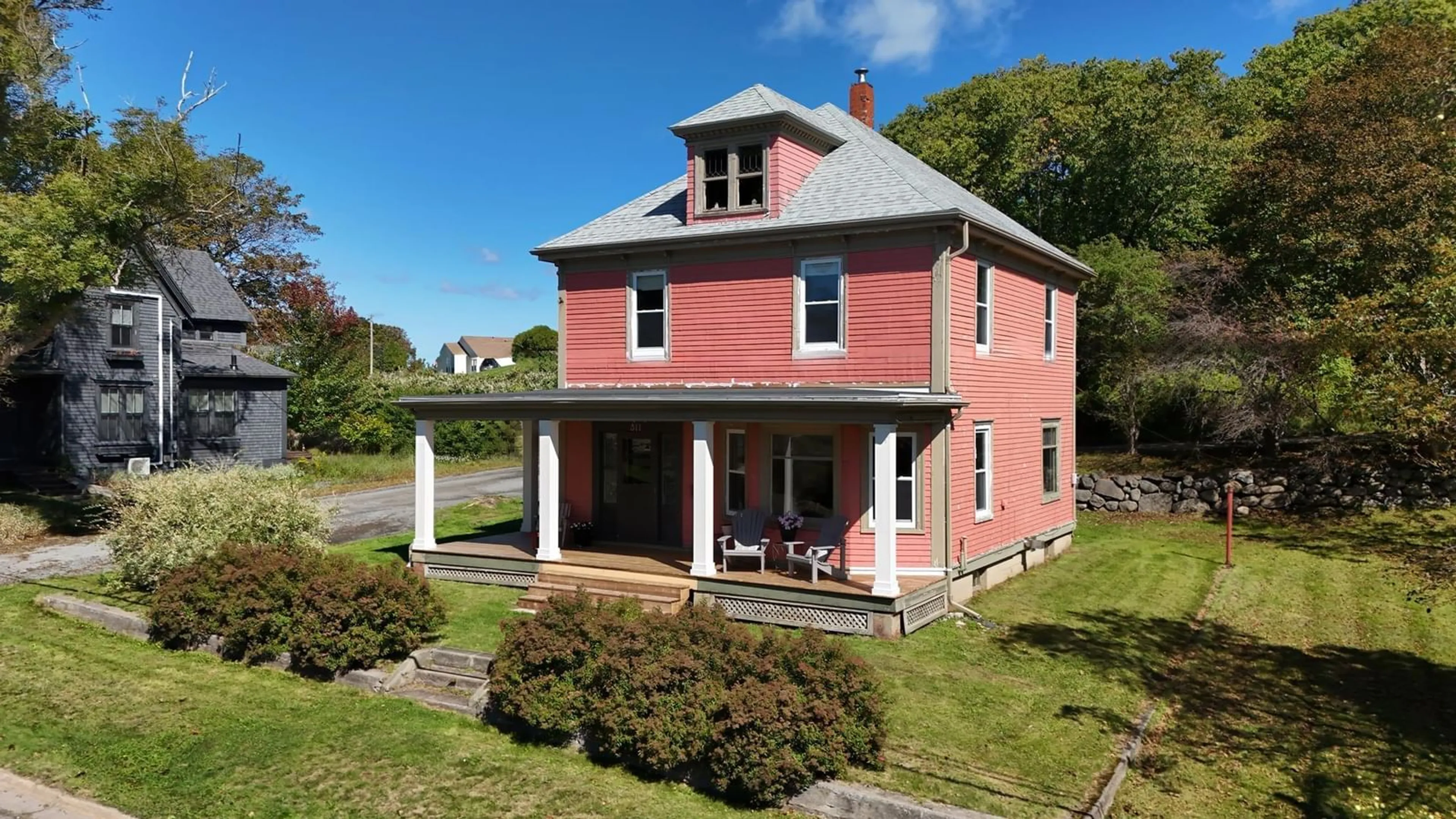 A pic from outside/outdoor area/front of a property/back of a property/a pic from drone, building for 311 Pelham St, Lunenburg Nova Scotia B0J 2C0