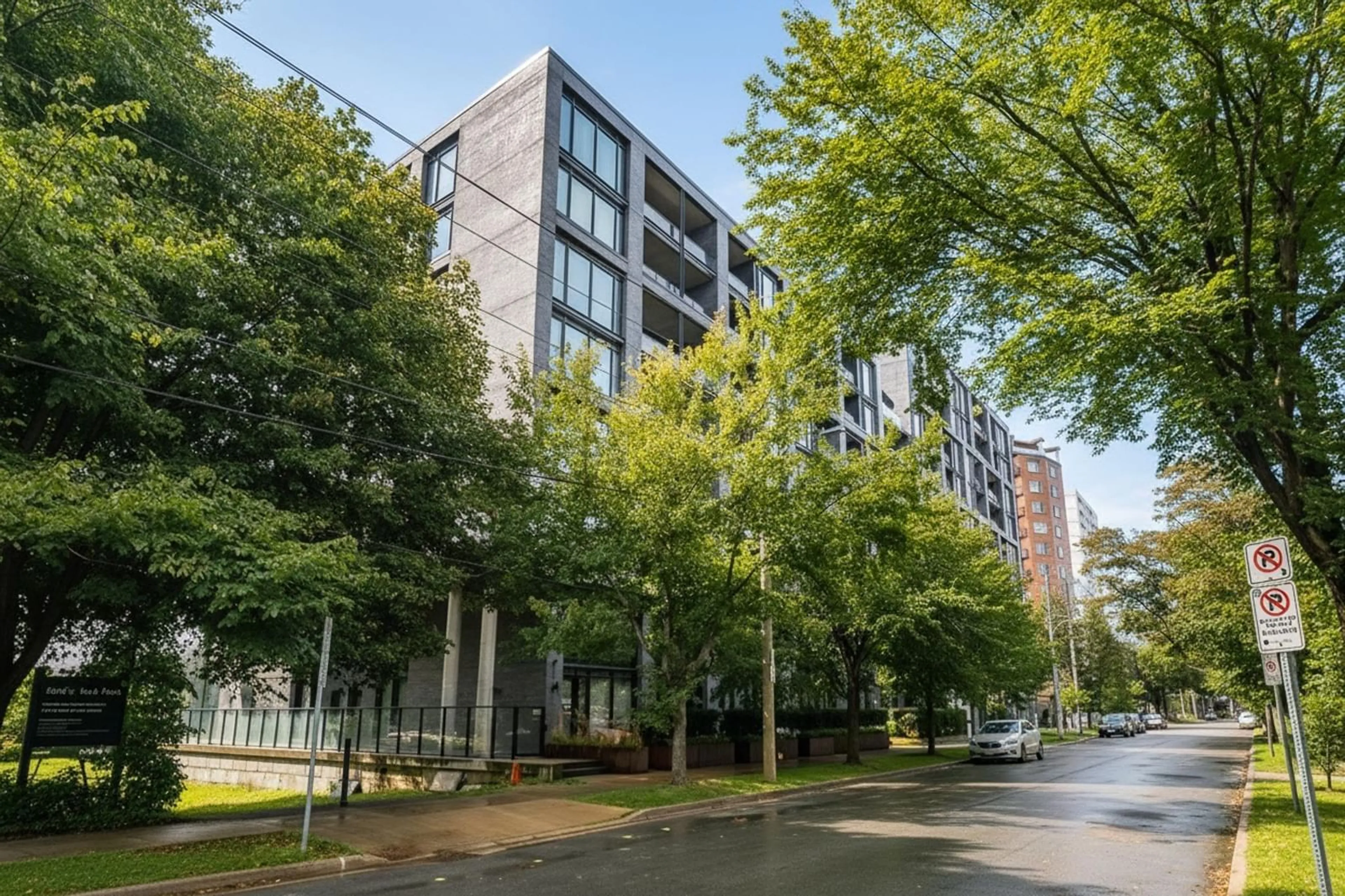 A pic from outside/outdoor area/front of a property/back of a property/a pic from drone, street for 1048 Wellington St #TH04, Halifax Nova Scotia B3H 0C2