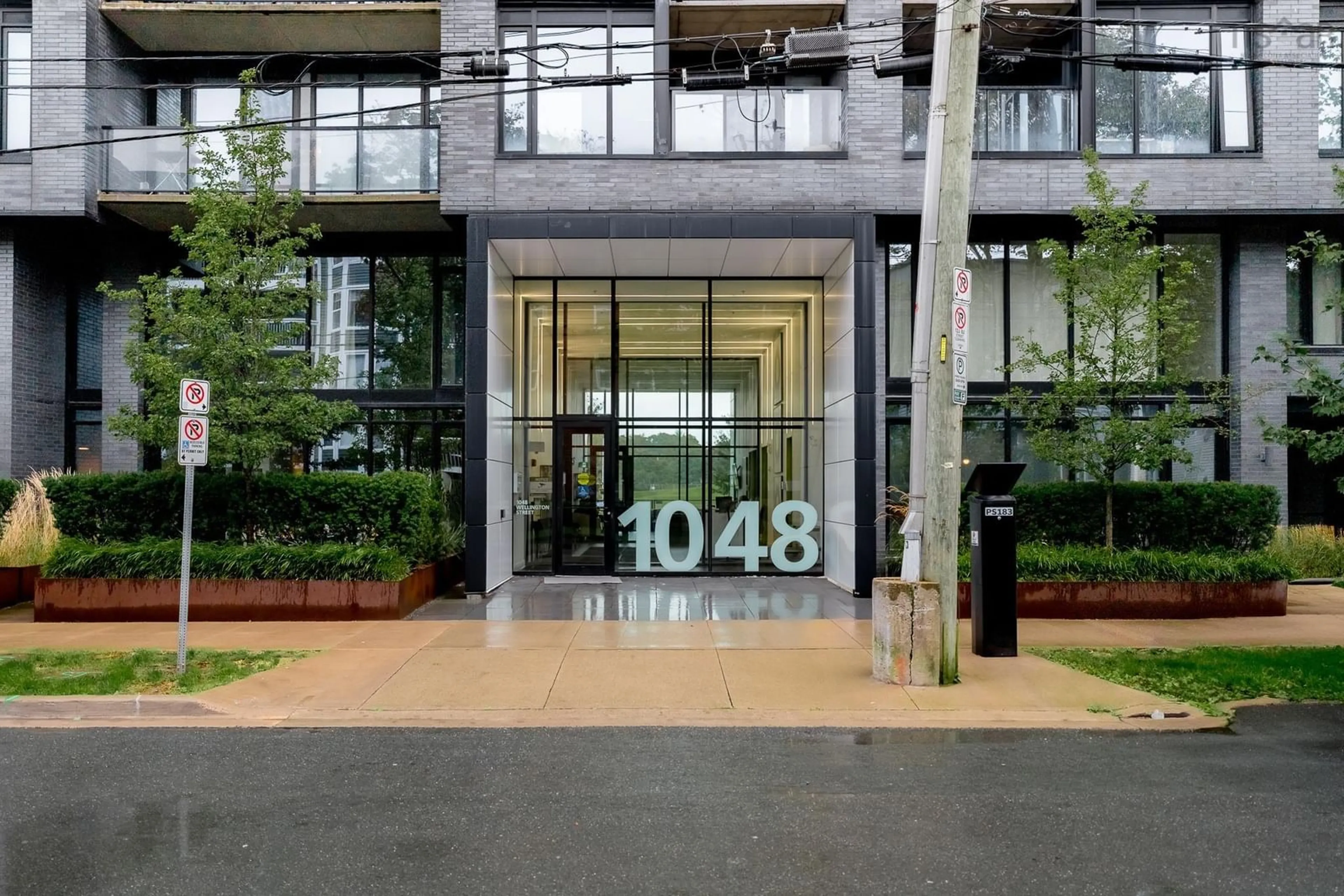 Indoor foyer for 1048 Wellington St #TH04, Halifax Nova Scotia B3H 0C2