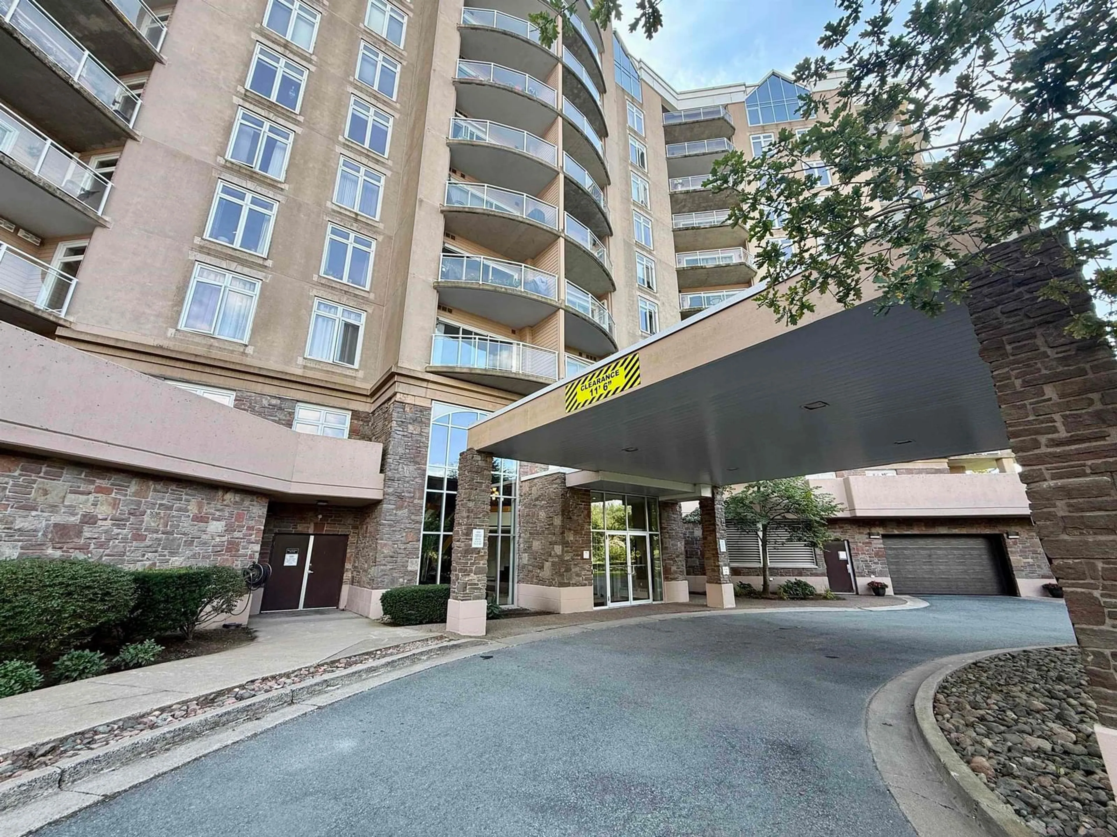 Indoor foyer for 202 Walter Havill Dr #610, Halifax Nova Scotia B3N 3M4