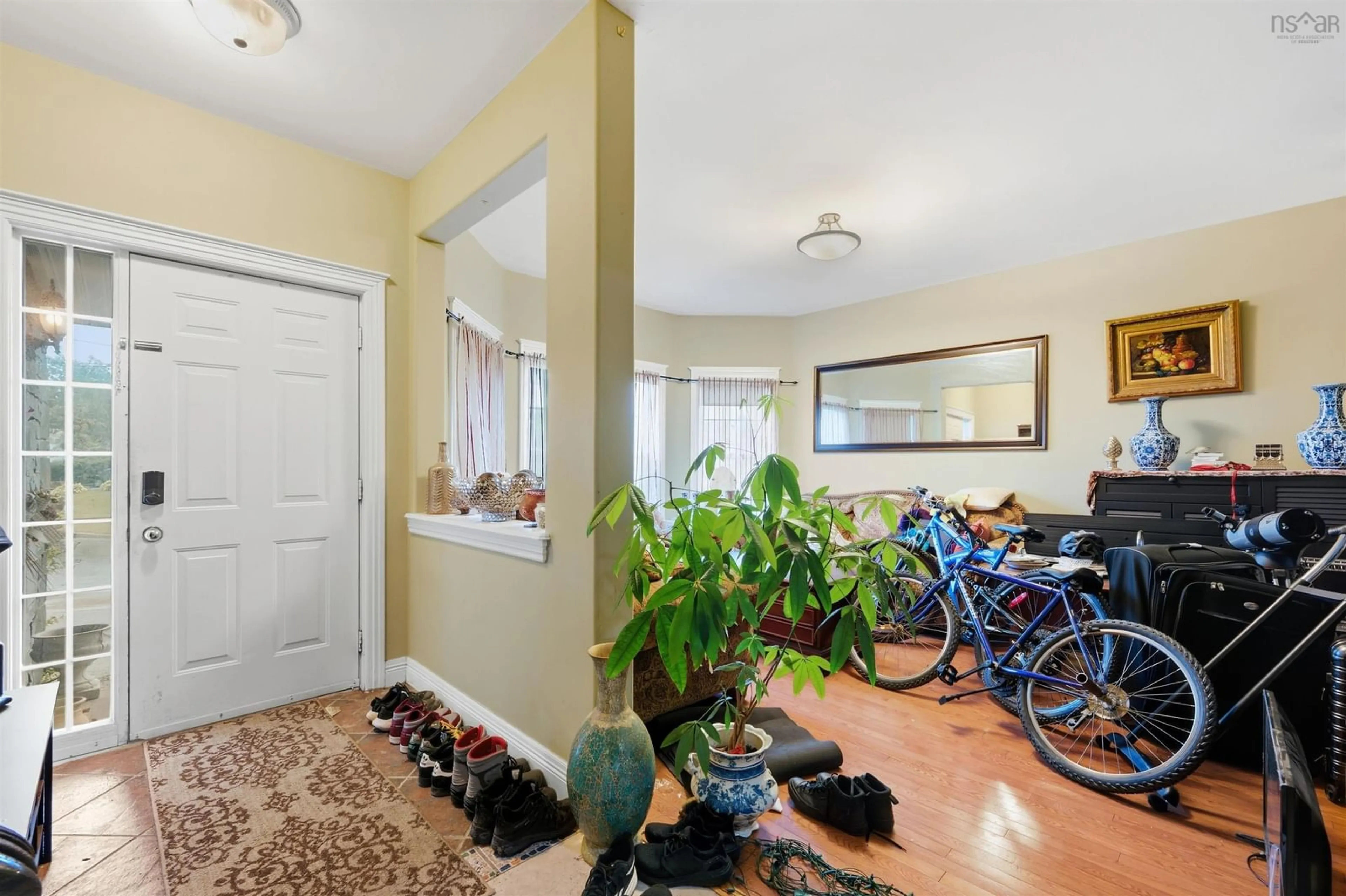 Indoor entryway for 18 Stone Gate Dr, Halifax Nova Scotia B3N 3J2
