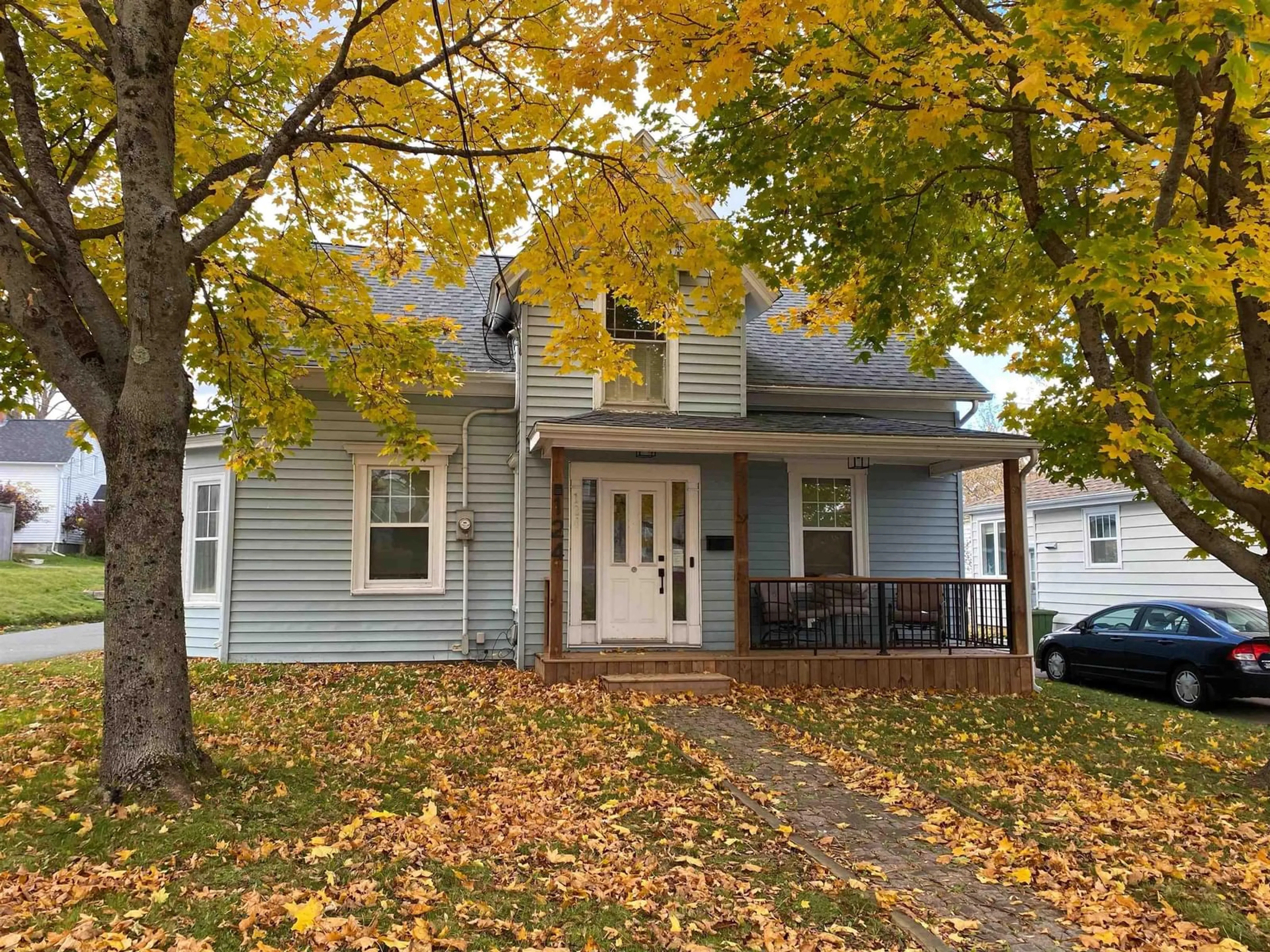 Home with vinyl exterior material, street for 124 Young St, Truro Nova Scotia B2N 4V9