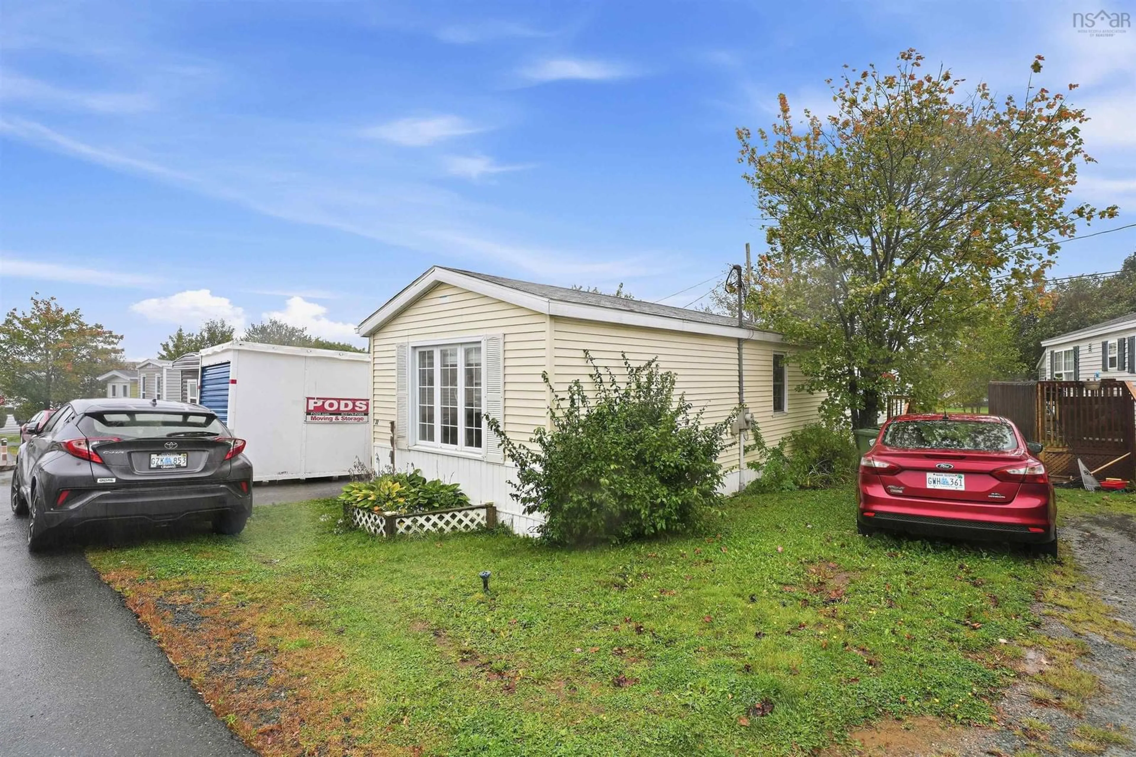 A pic from outside/outdoor area/front of a property/back of a property/a pic from drone, street for 32 Earleton Ave, Dartmouth Nova Scotia B2Y 2A7