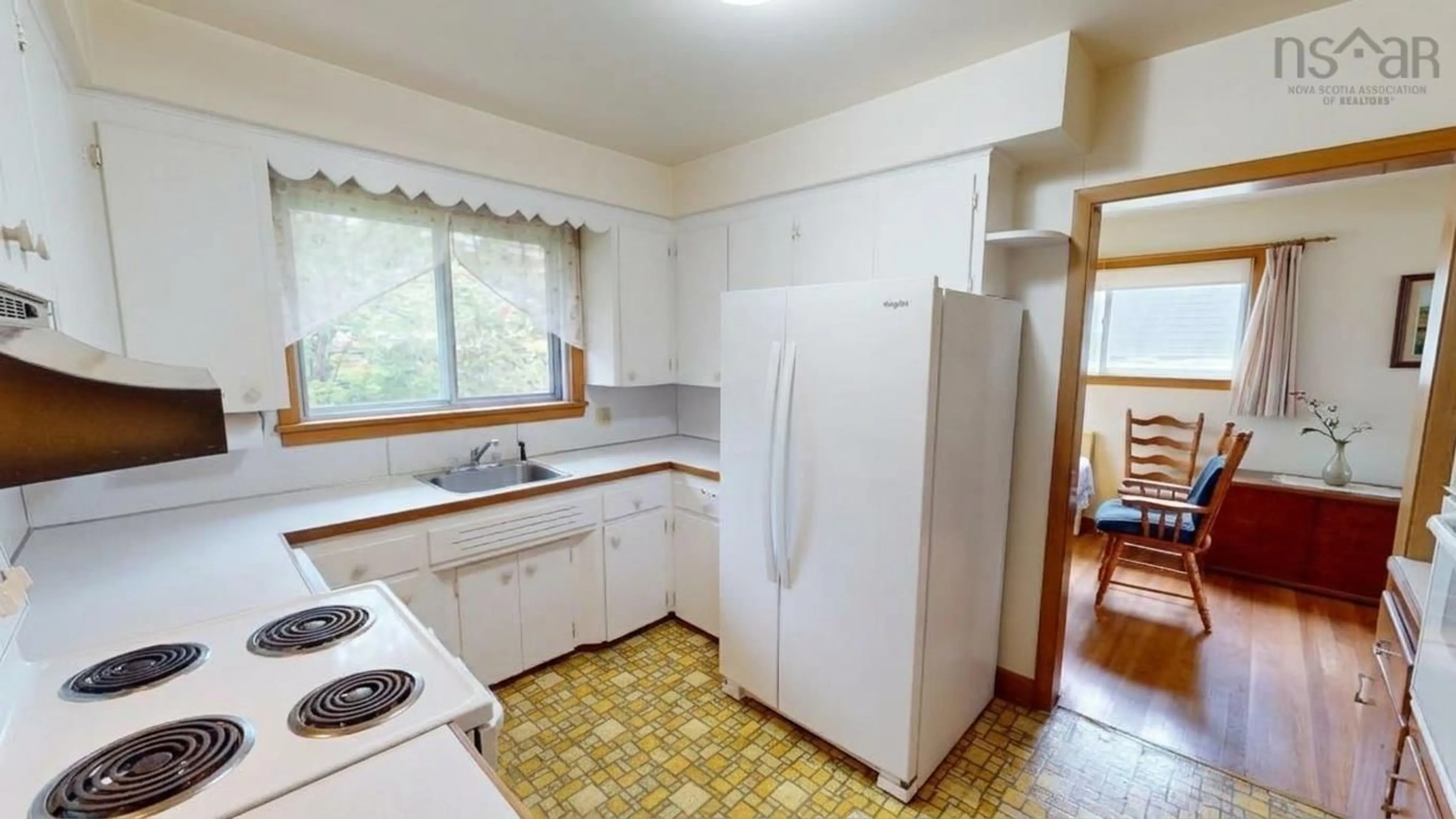 Standard kitchen, unknown for 33 Anderson Street, Dartmouth Nova Scotia B2W 2T7